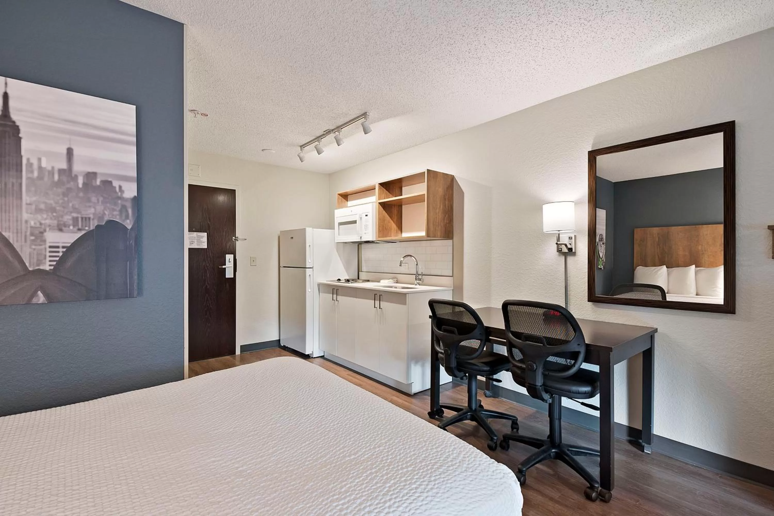 Photo of the whole room, Bed in Extended Stay America Suites - Fort Lauderdale - Plantation