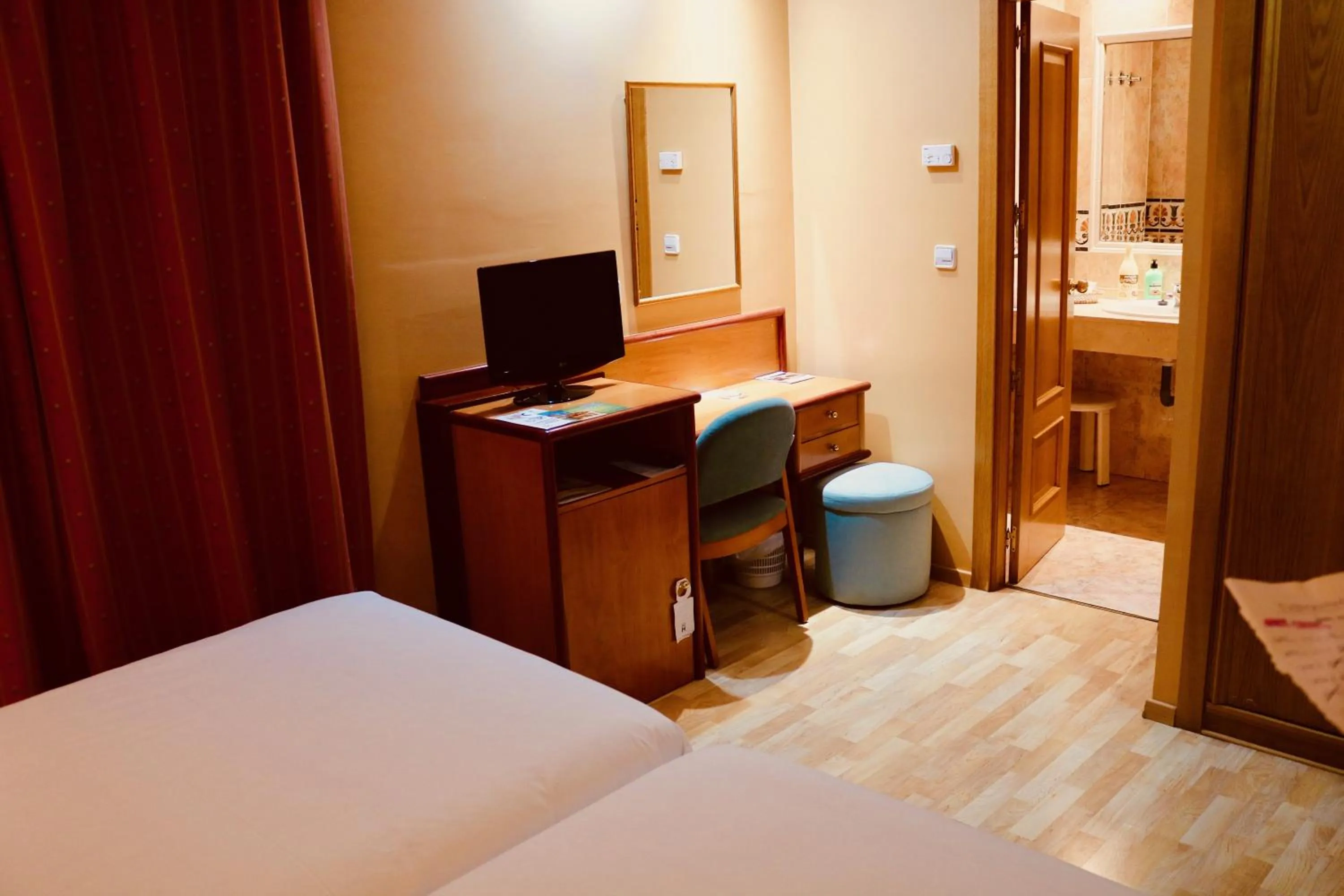 TV and multimedia, Bed in Hotel Torrepalma