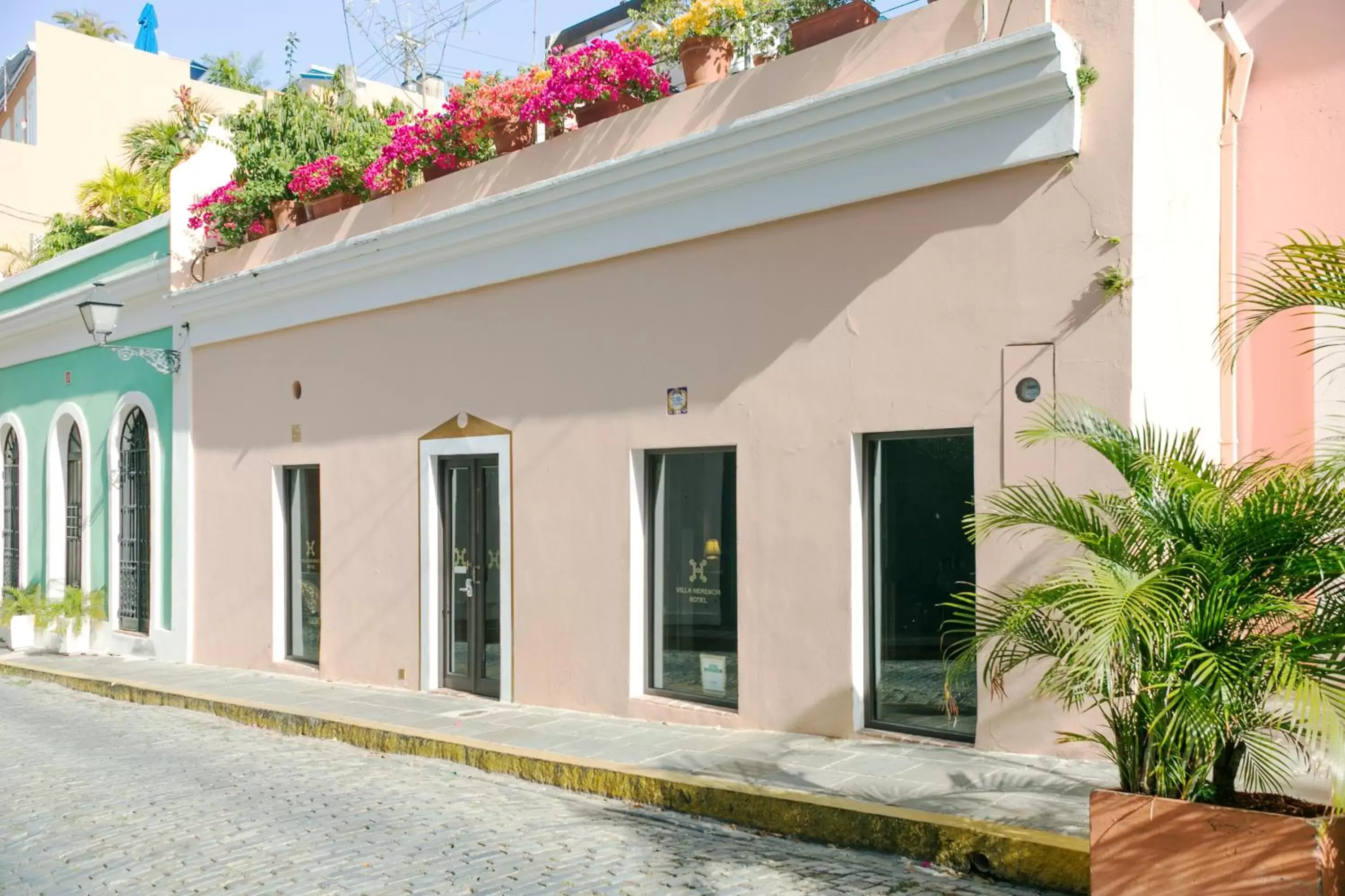 Facade/entrance, Property Building in Villa Herencia Hotel
