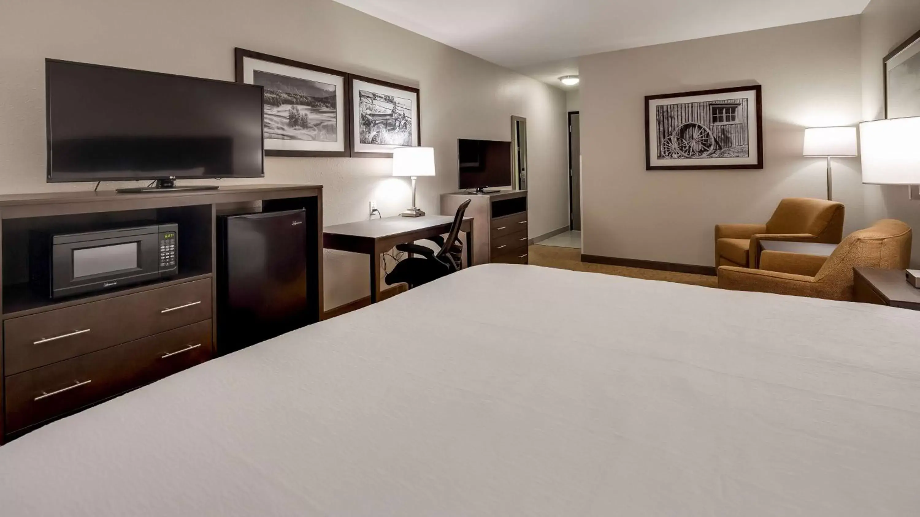 Photo of the whole room, Bed in Best Western Plus The Inn at Hells Canyon
