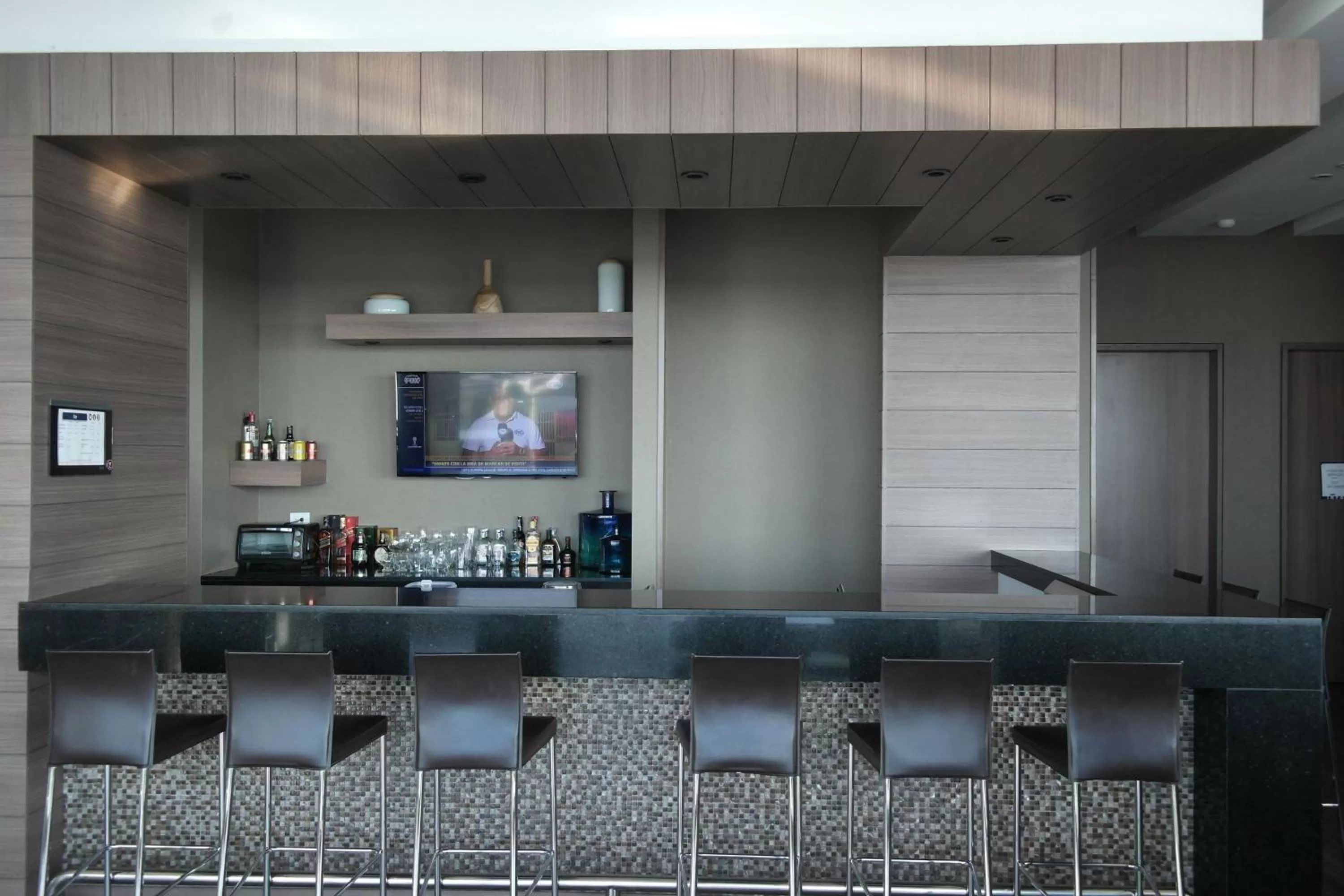 Lounge or bar in Hampton By Hilton Valledupar