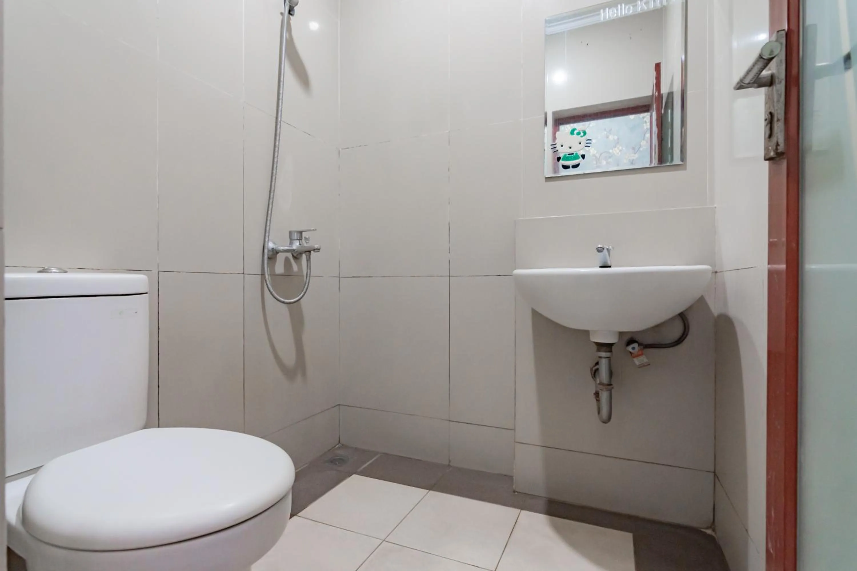 Bathroom in RedDoorz near Gedung Sate 2