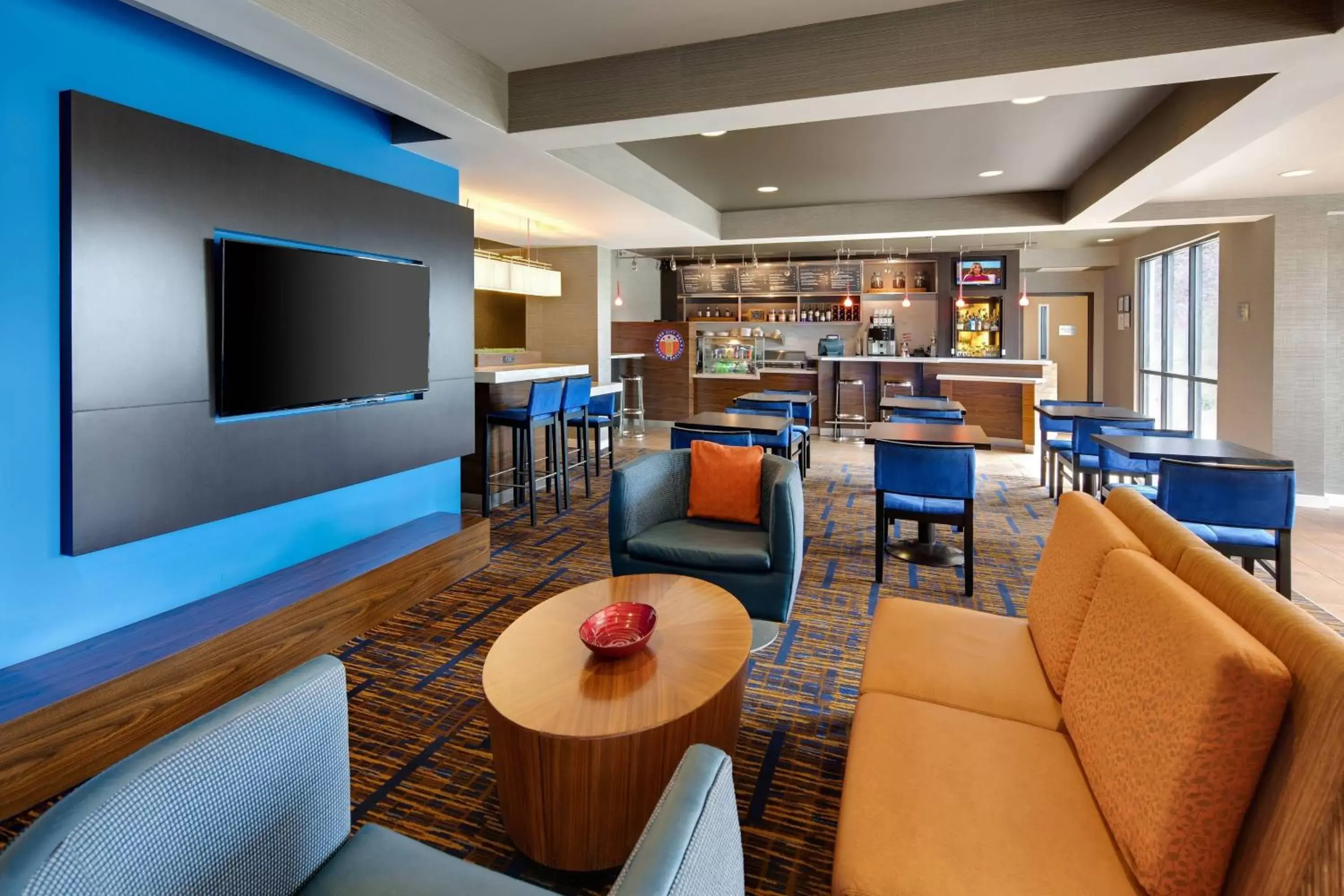 Lobby or reception, Lounge/Bar in Courtyard Grand Rapids Airport