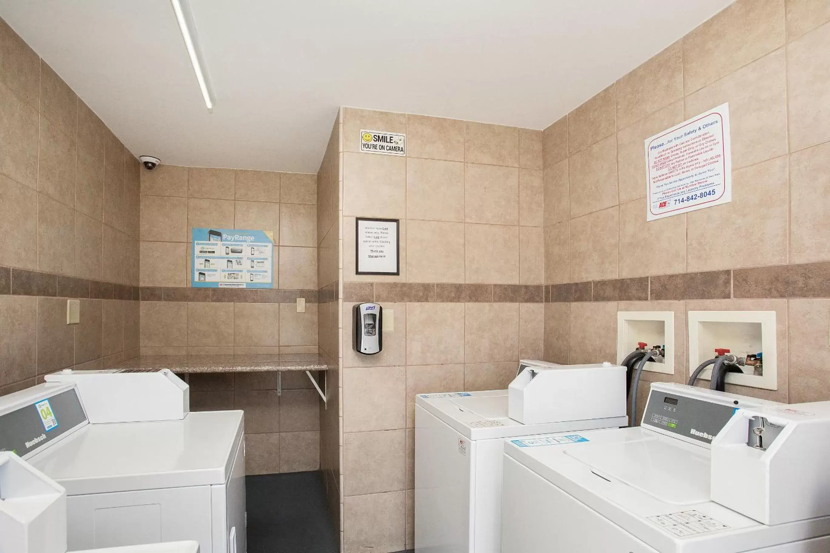 Area and facilities, Bathroom in Stanford Inn & Suites Anaheim