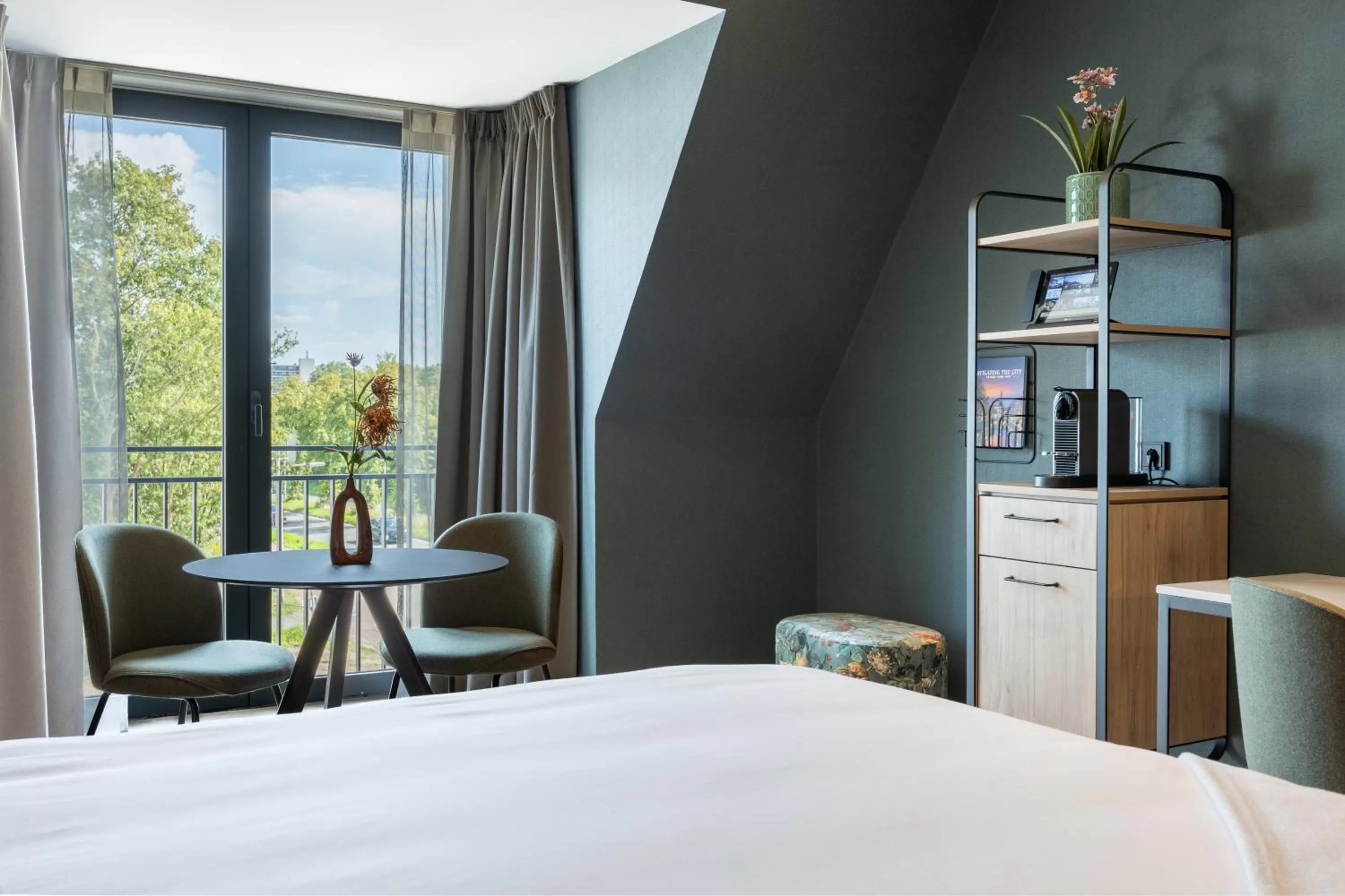 Seating area, Bed in Van der Valk hotel Den Haag Wassenaar