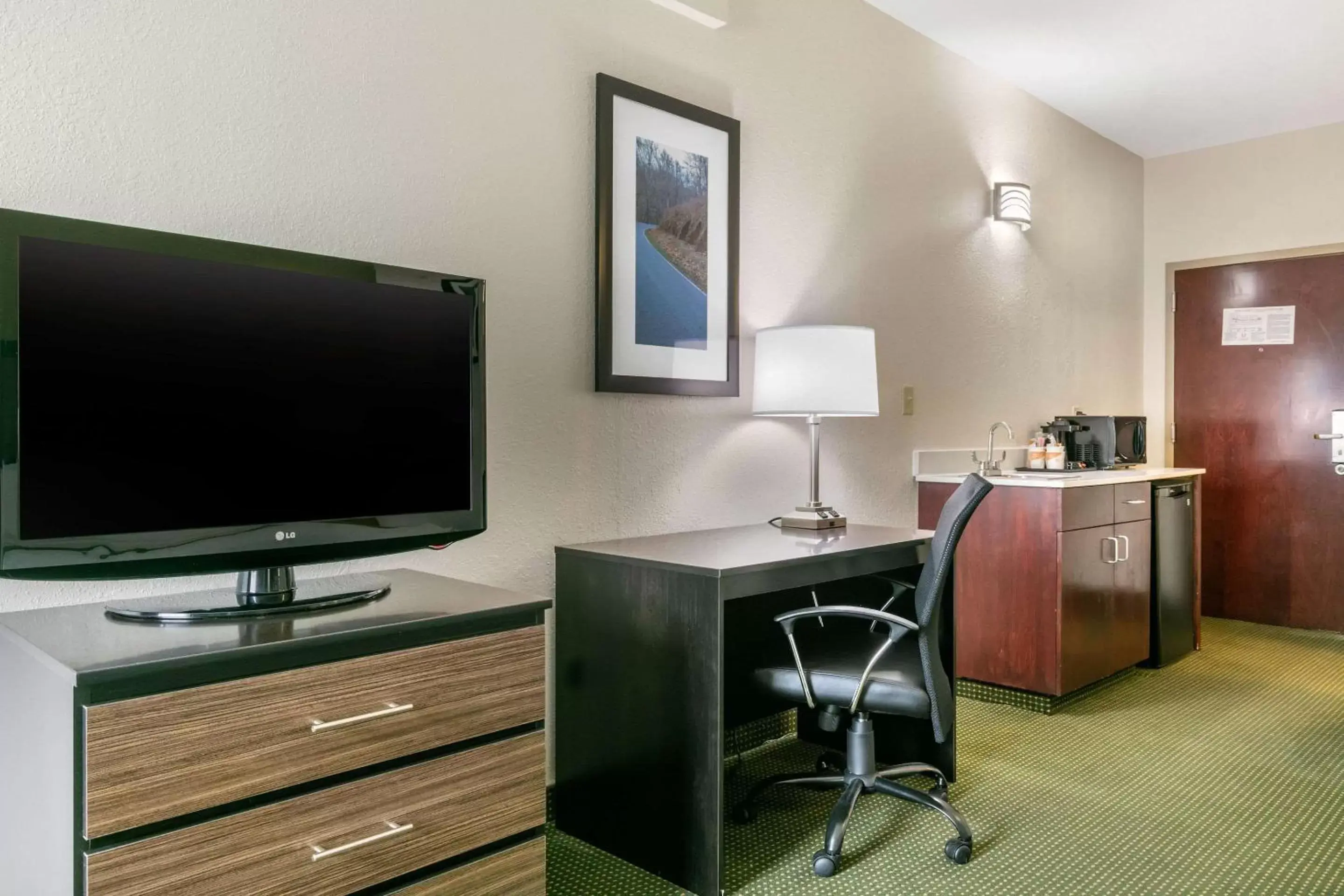 Photo of the whole room in Quality Inn Monteagle Photo of the whole room in Quality Inn Monteagle