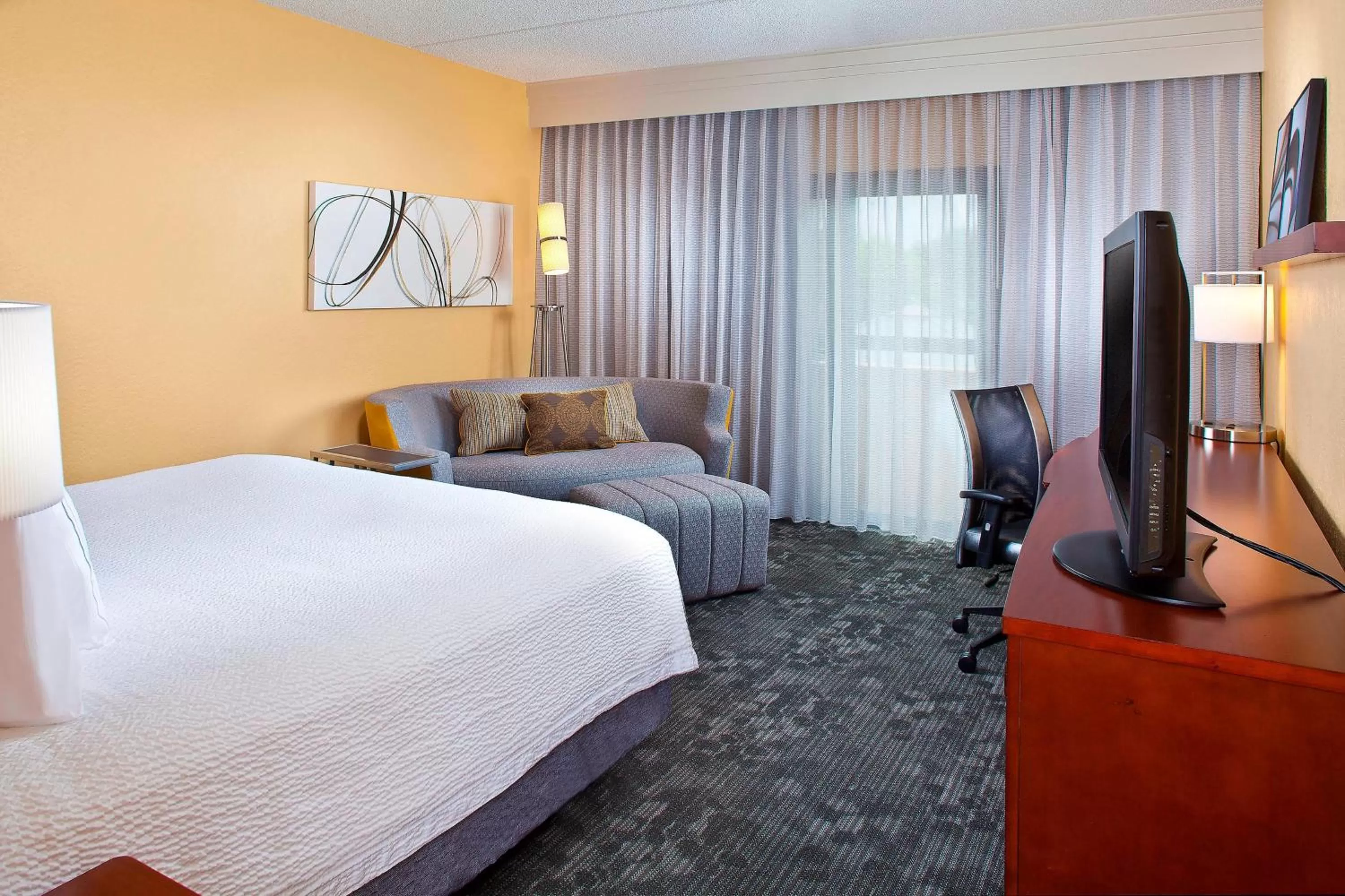 Photo of the whole room, Bed in Courtyard Miami Airport West Doral