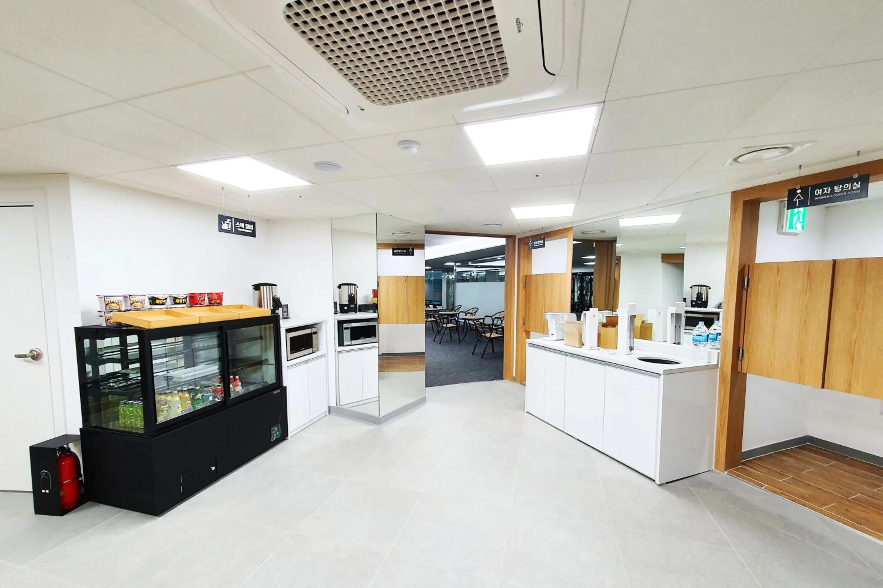 Swimming pool in Commodore Hotel Busan