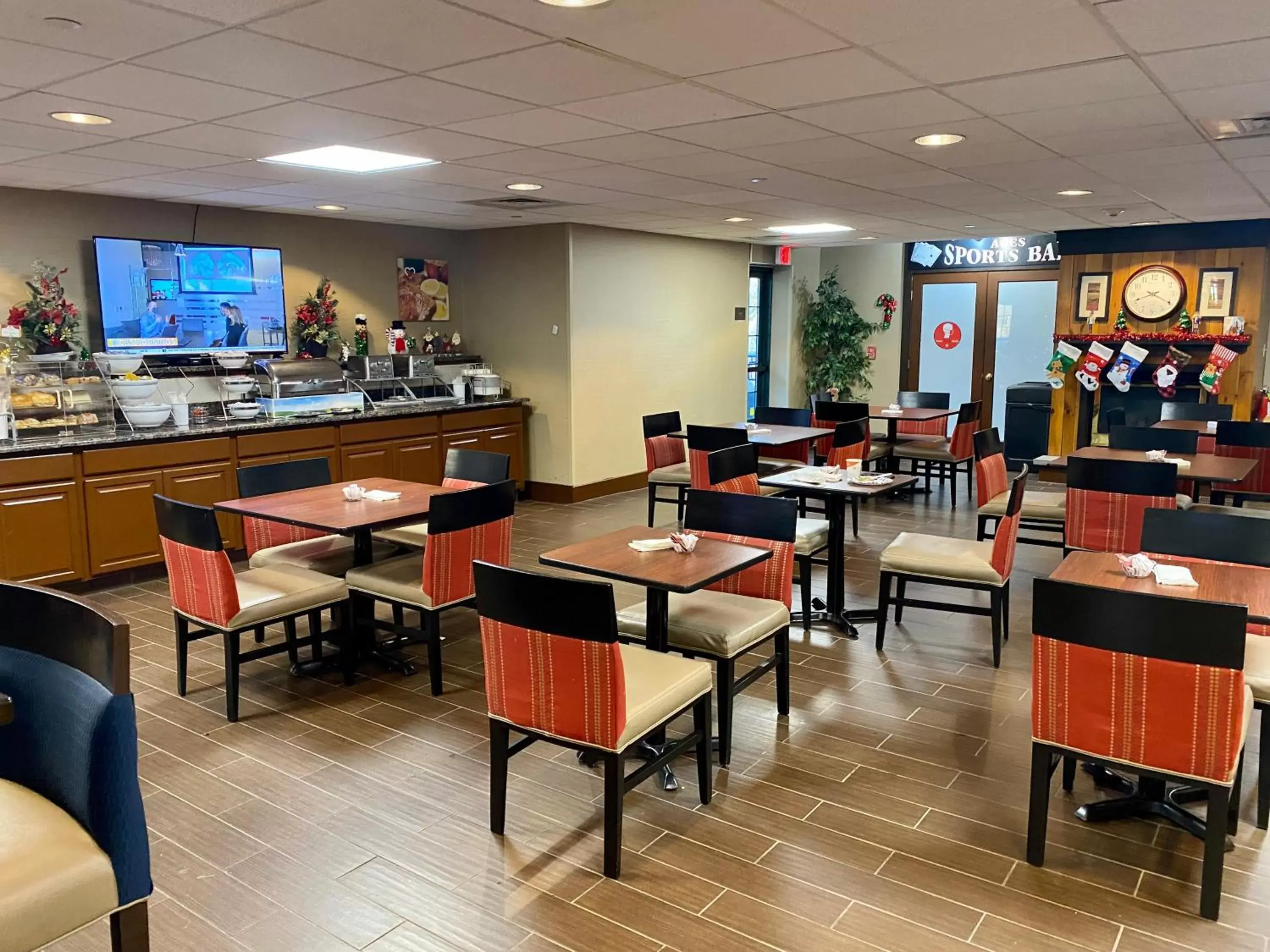 Breakfast, Restaurant/Places to Eat in Comfort Suites Near Casinos Norwich-Uncasville