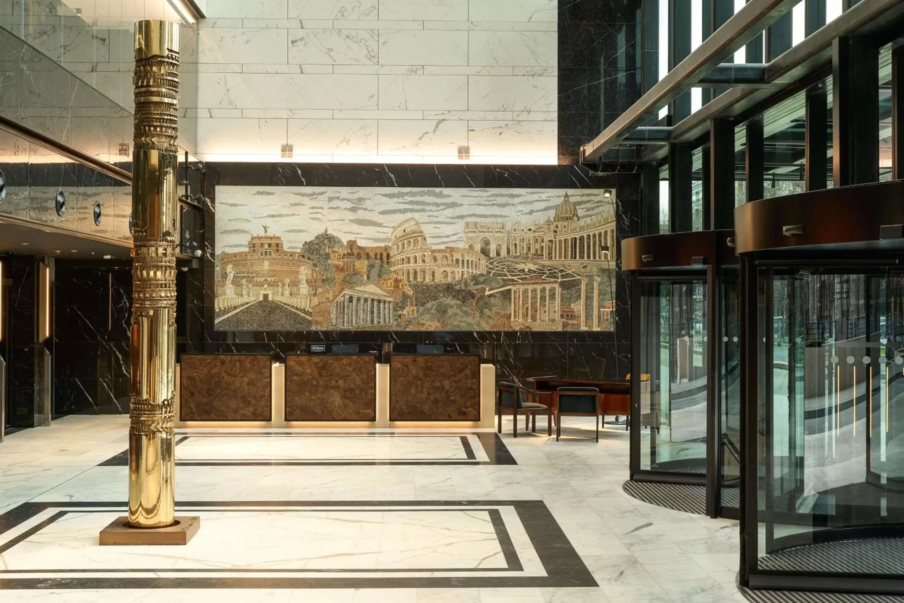 Lobby or reception in Hilton Rome Eur La Lama