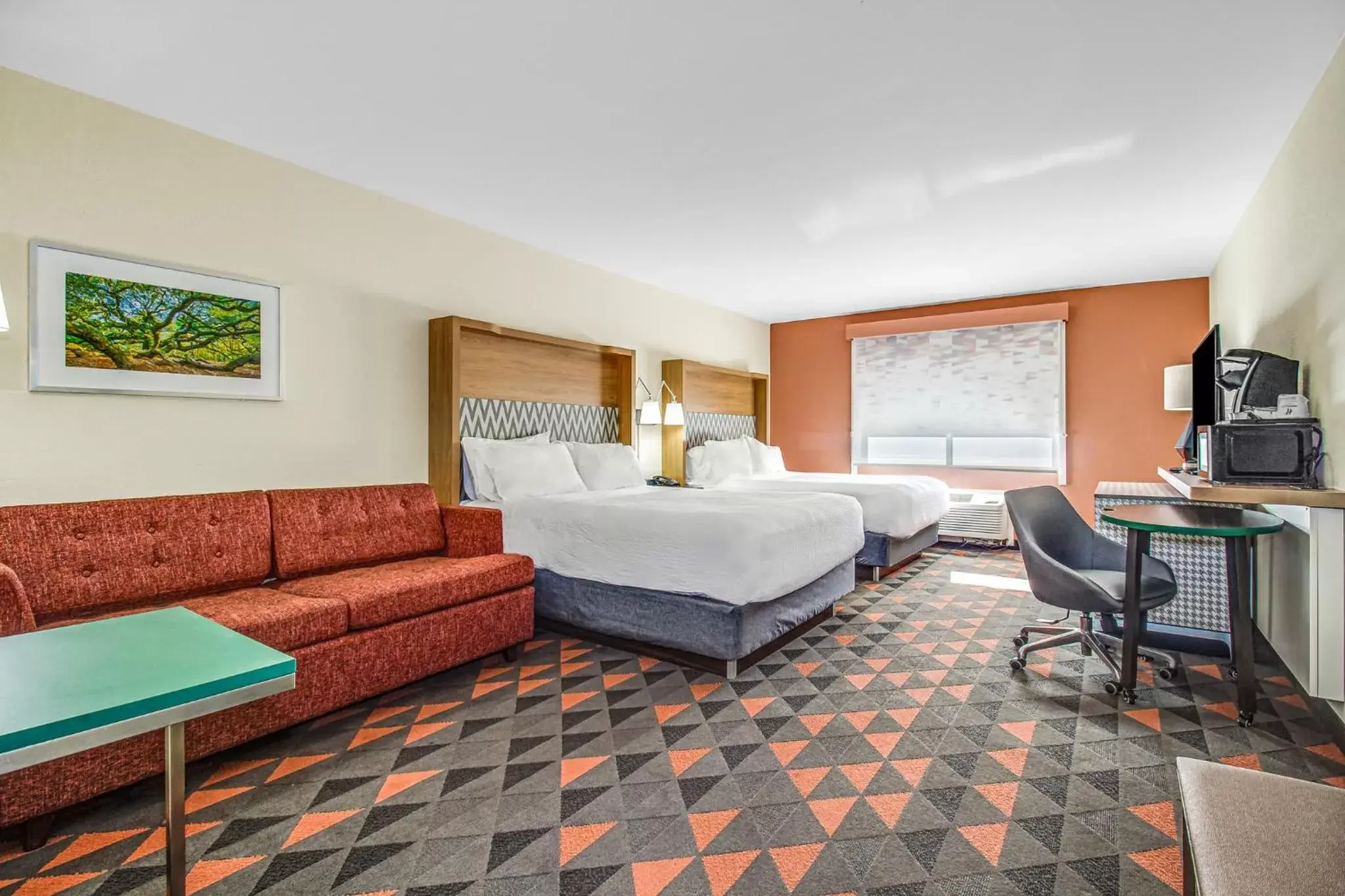 Queen Room with Two Queen Beds - Hearing Accessible/Non-Smoking in Holiday Inn Spartanburg Northwest Queen Room with Two Queen Beds - Hearing Accessible/Non-Smoking in Holiday Inn Spartanburg Northwest