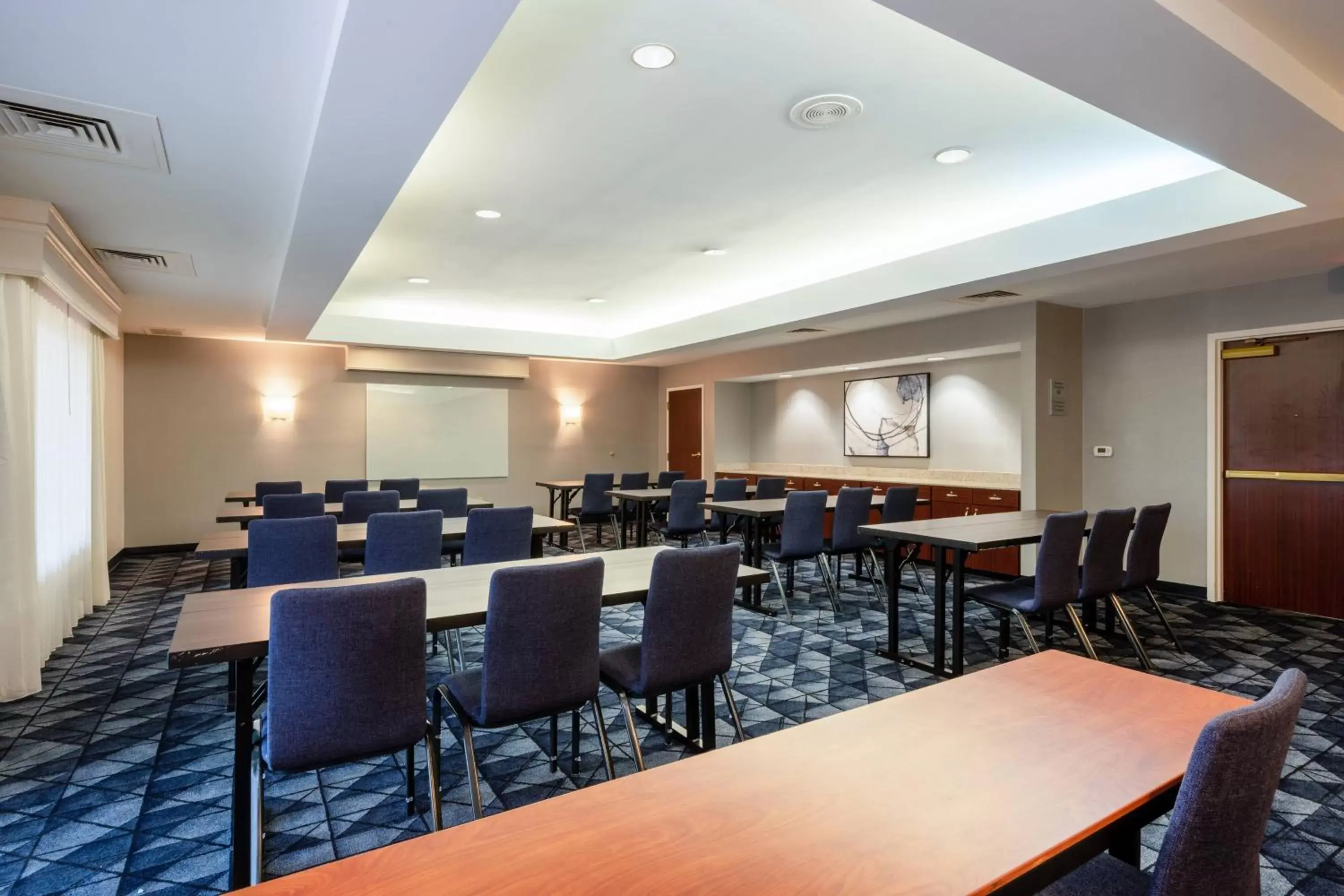 Meeting/conference room in Courtyard Columbus Airport