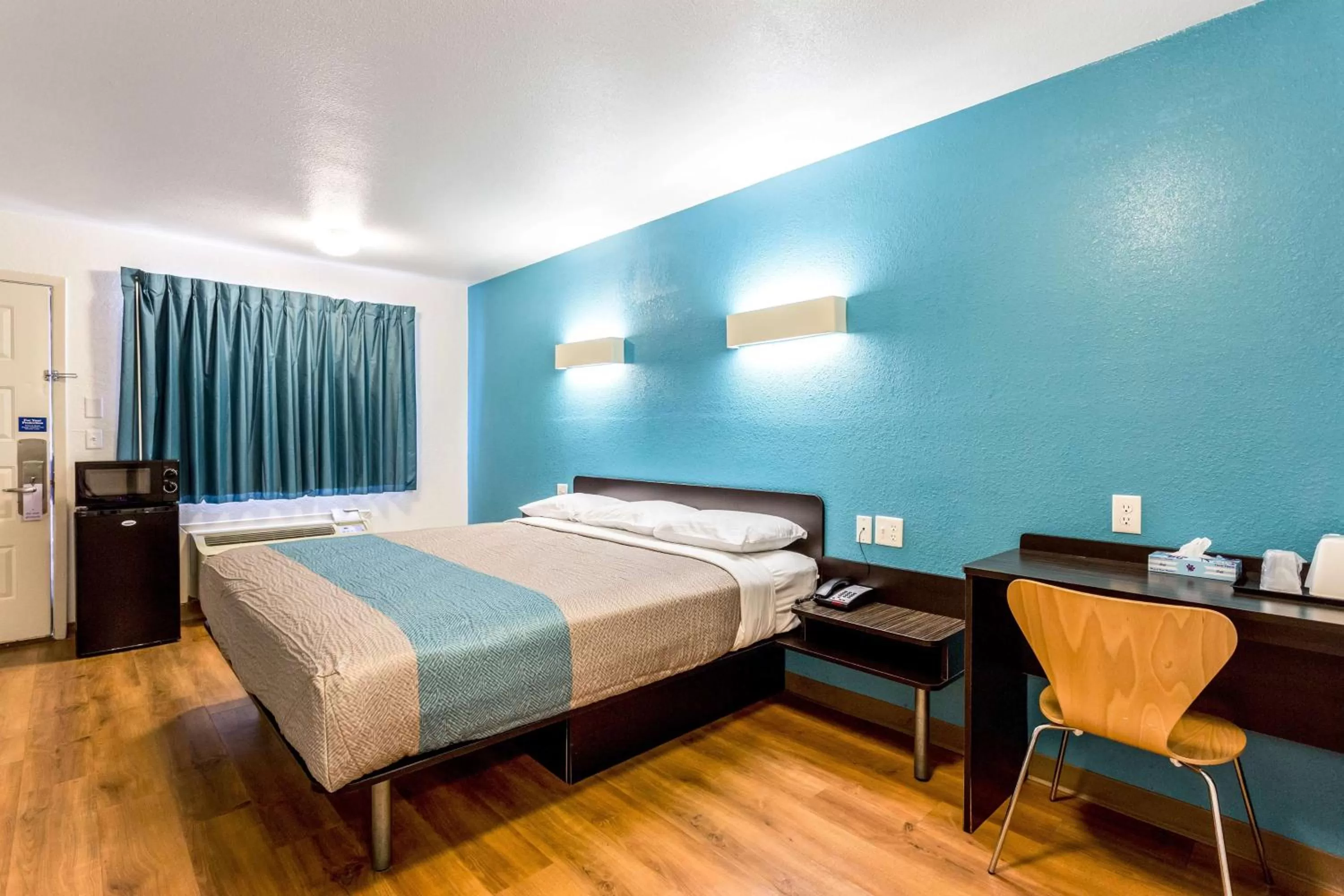 Photo of the whole room, Bed in Motel 6-Bryan, TX - College Station