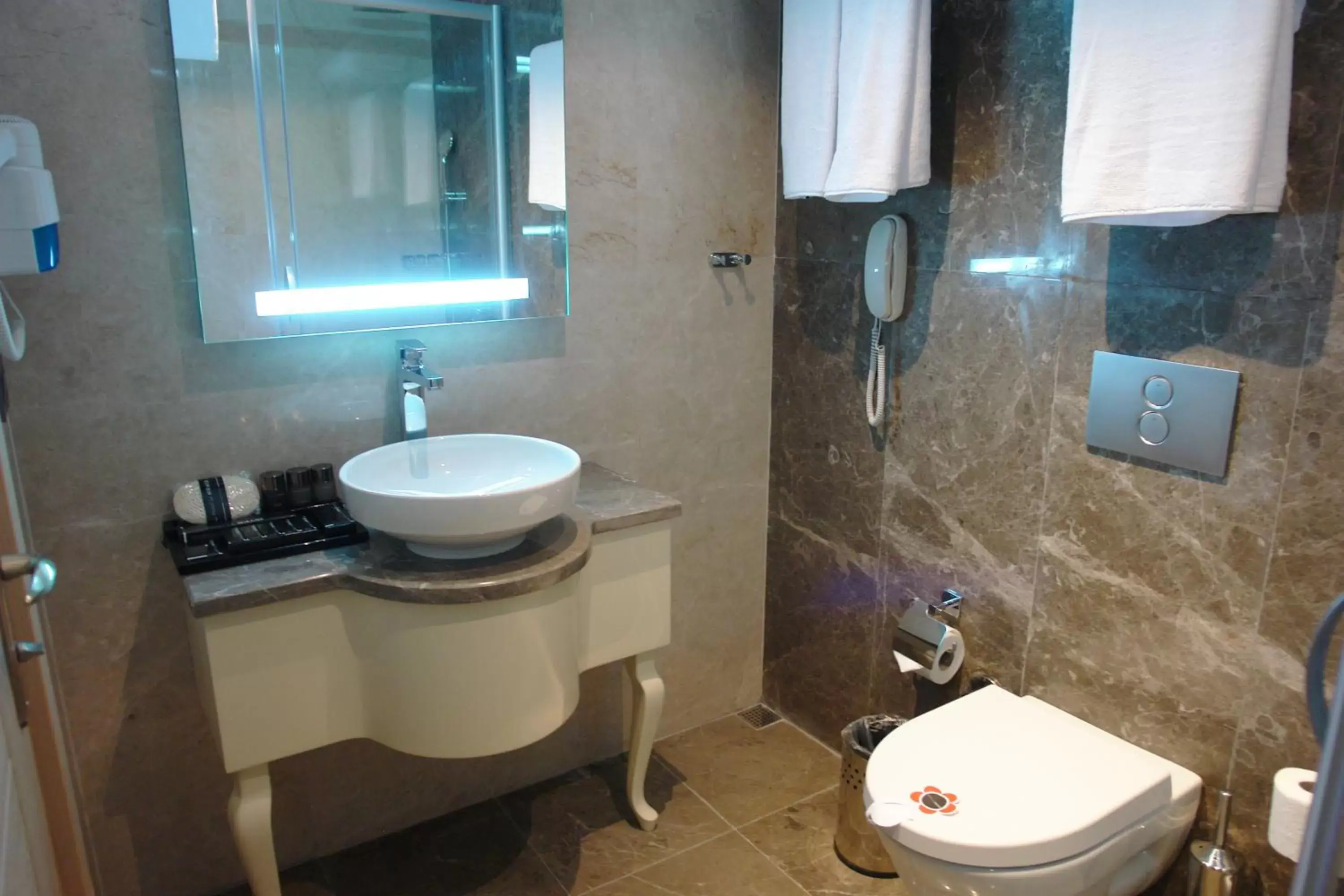 Bathroom in Hotel Le Mirage