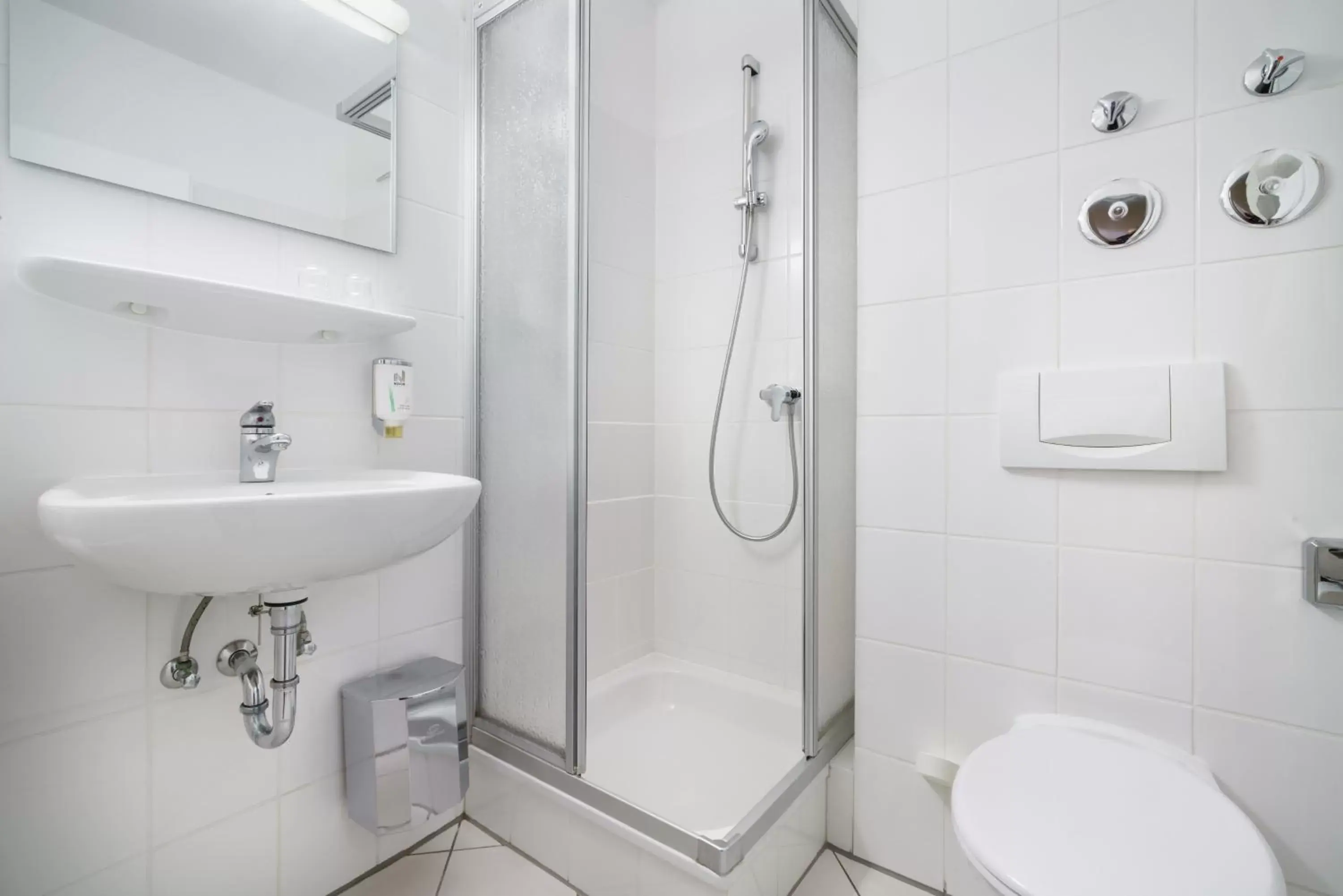 Toilet, Bathroom in Novum Hotel Hagemann Hamburg Hafen