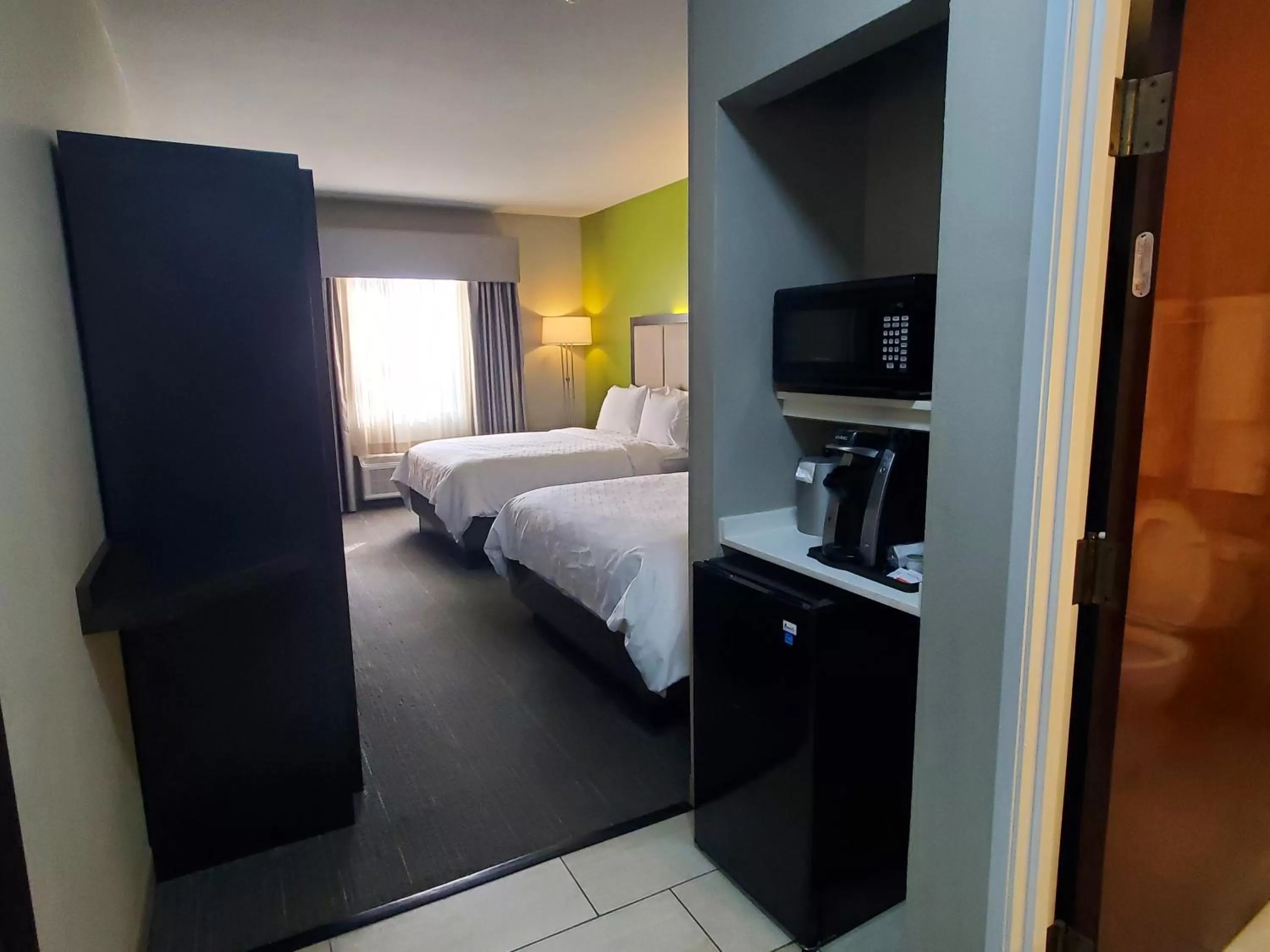 Coffee/tea facilities, Bed in Holiday Inn Express Pearland by IHG