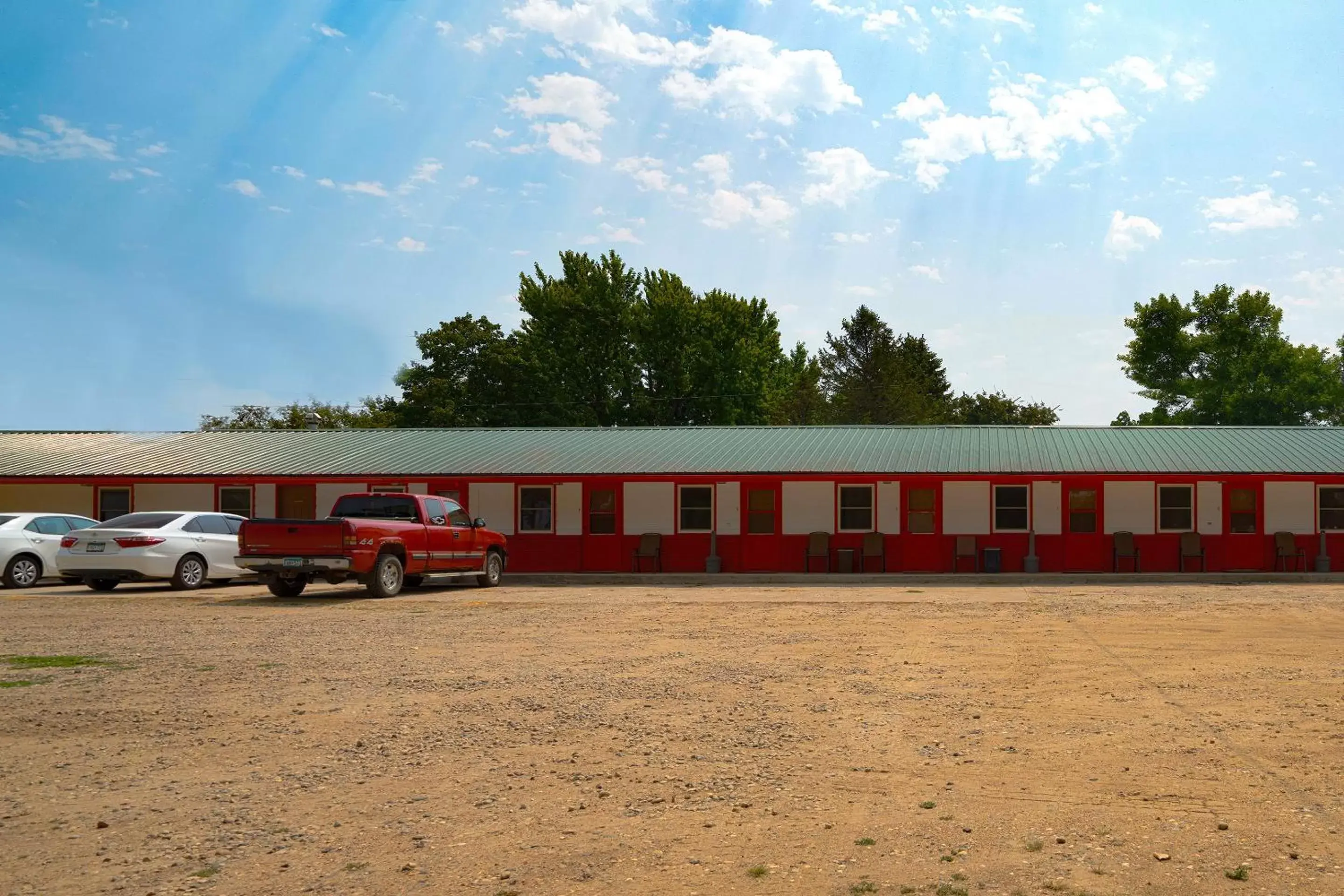 Parking, Property Building in OYO Hotel Lamberton Hwy 14