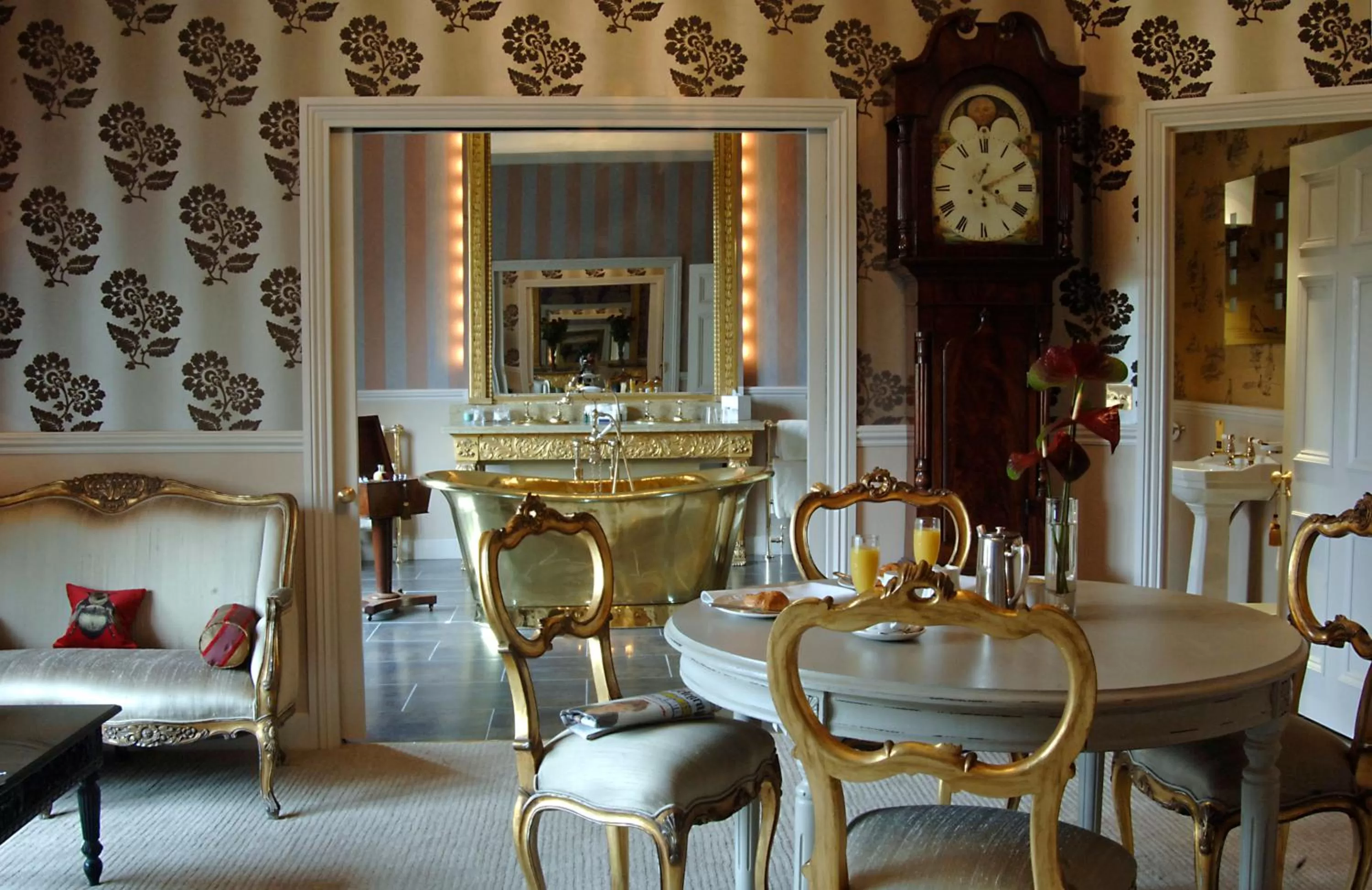 Living room in The Swan Hotel, Wells, Somerset - The Coaching Inn Group