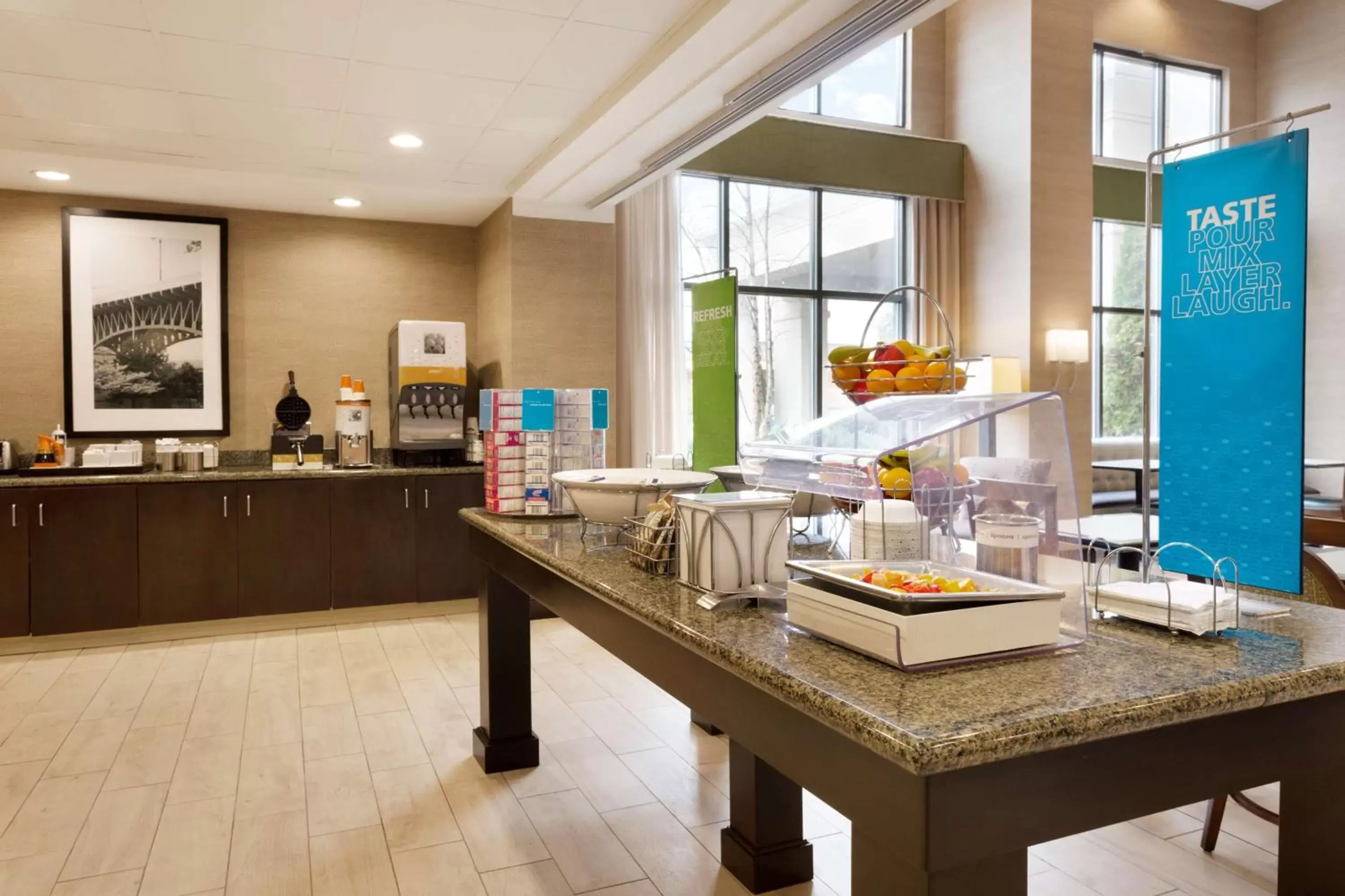 Breakfast in Hampton Inn & Suites Birmingham Airport Area Breakfast in Hampton Inn & Suites Birmingham Airport Area