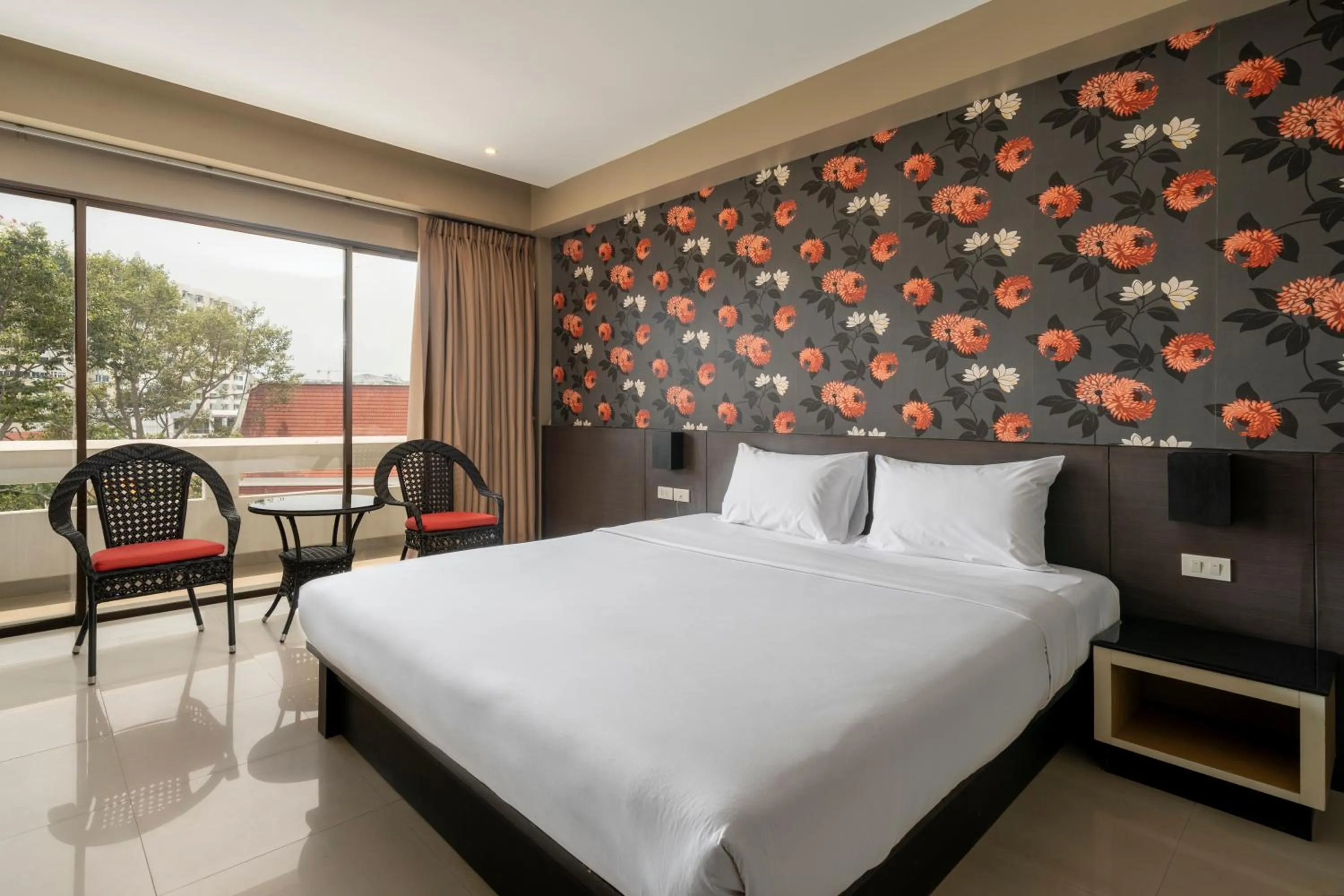Bedroom, Bed in Welcome Plaza Hotel Pattaya