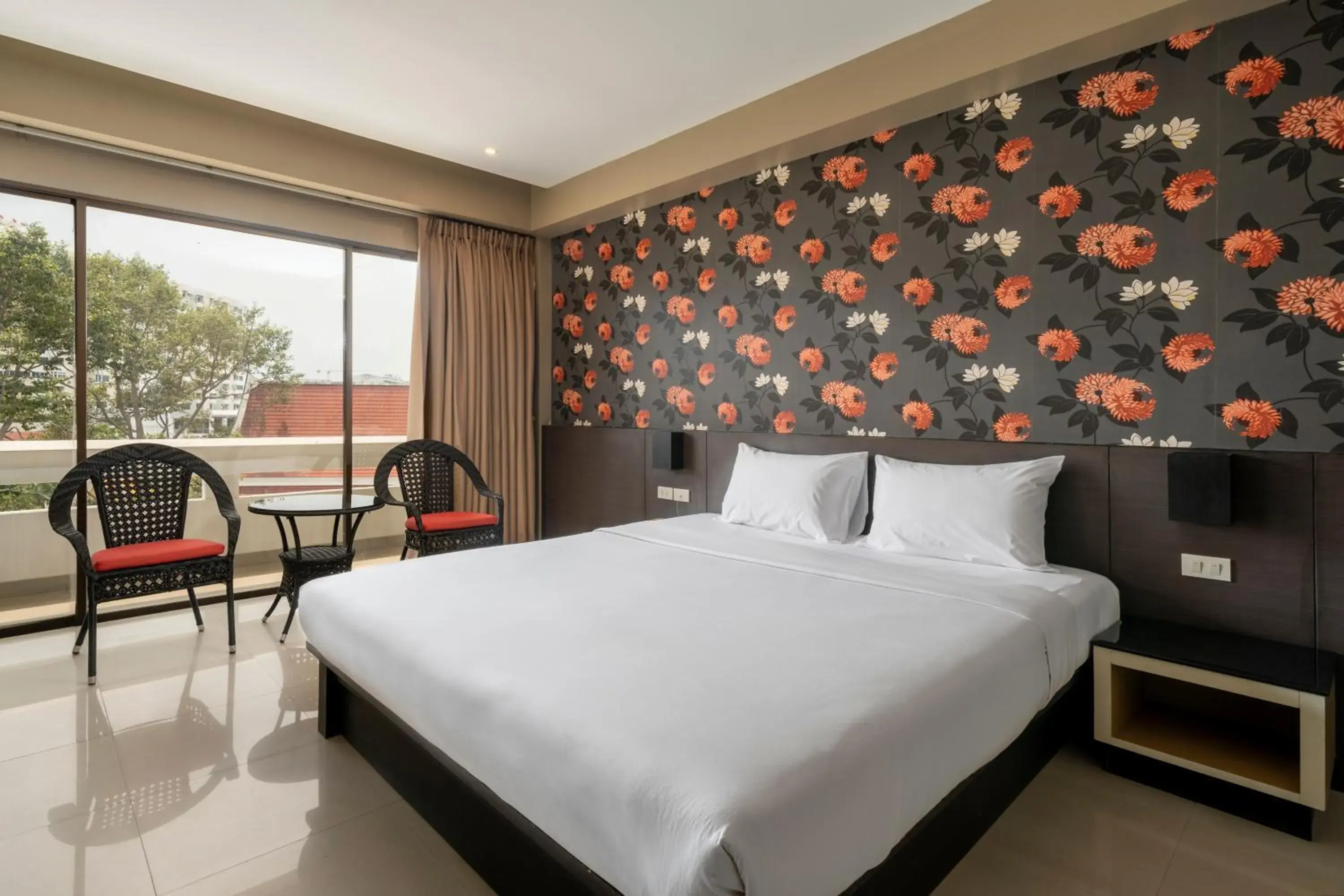 Bedroom, Bed in Welcome Plaza Hotel Pattaya