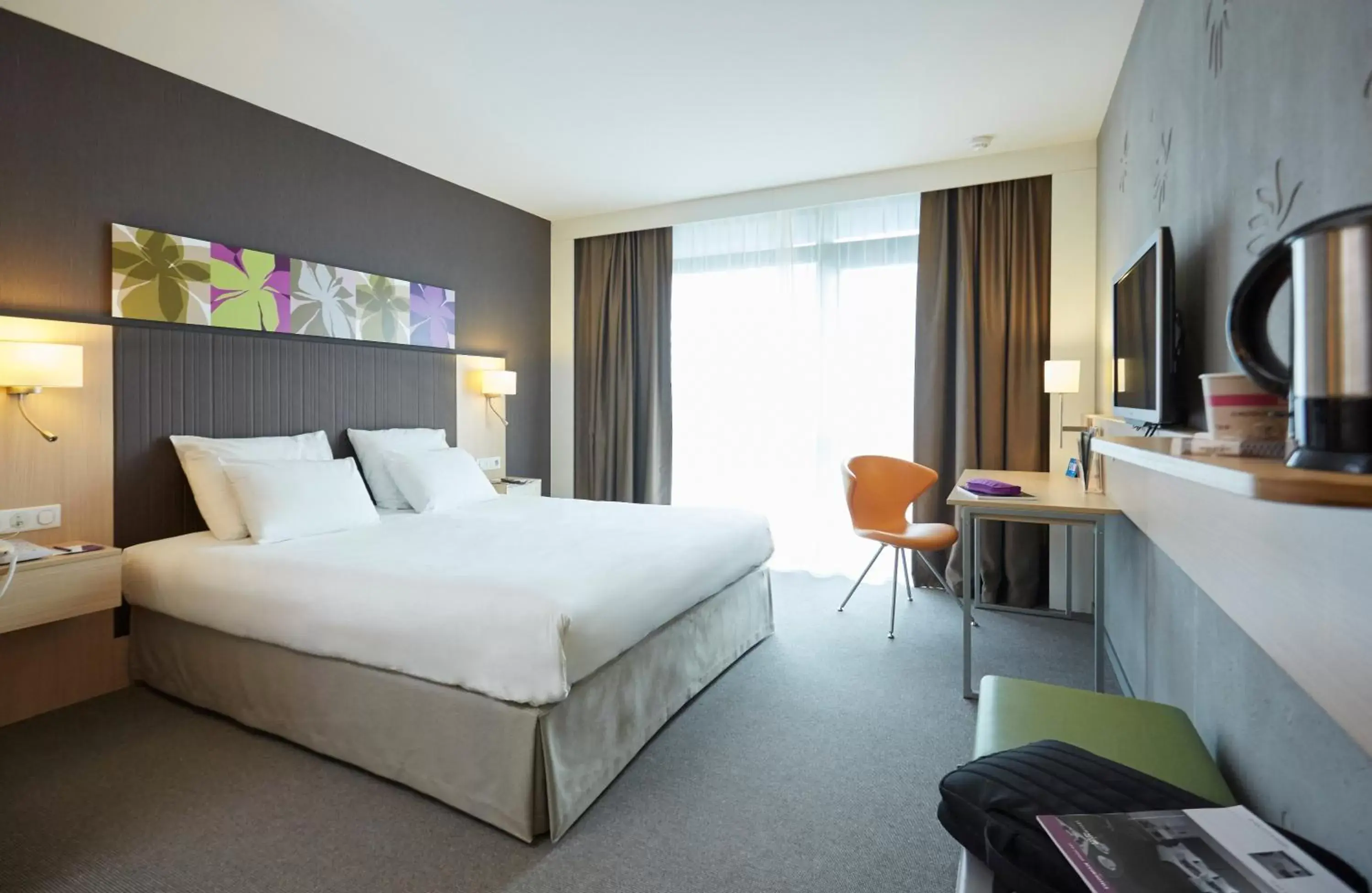 Bedroom, Bed in Mercure Valenciennes Centre