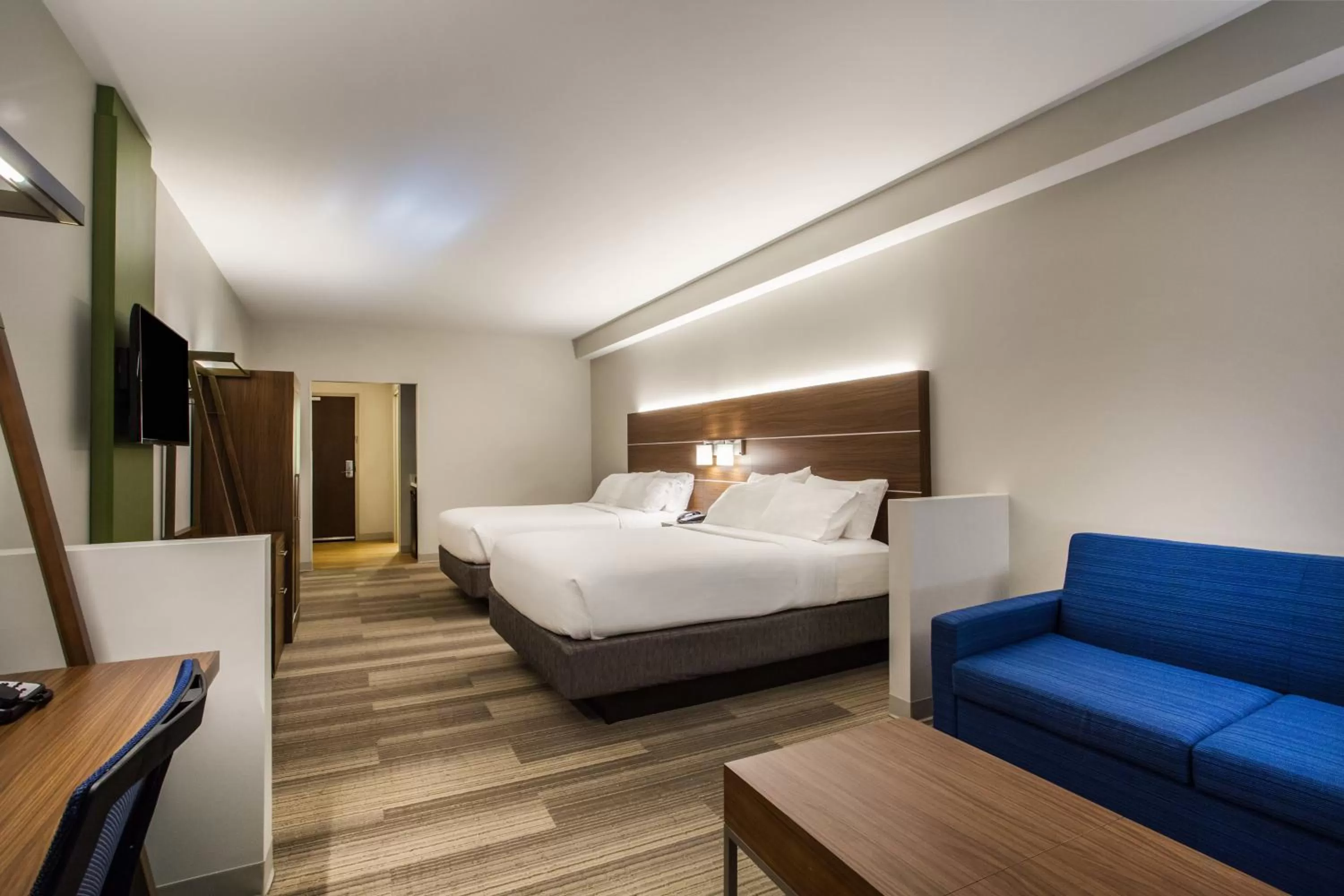 Photo of the whole room, Bed in Holiday Inn Express & Suites Lexington Park California by IHG