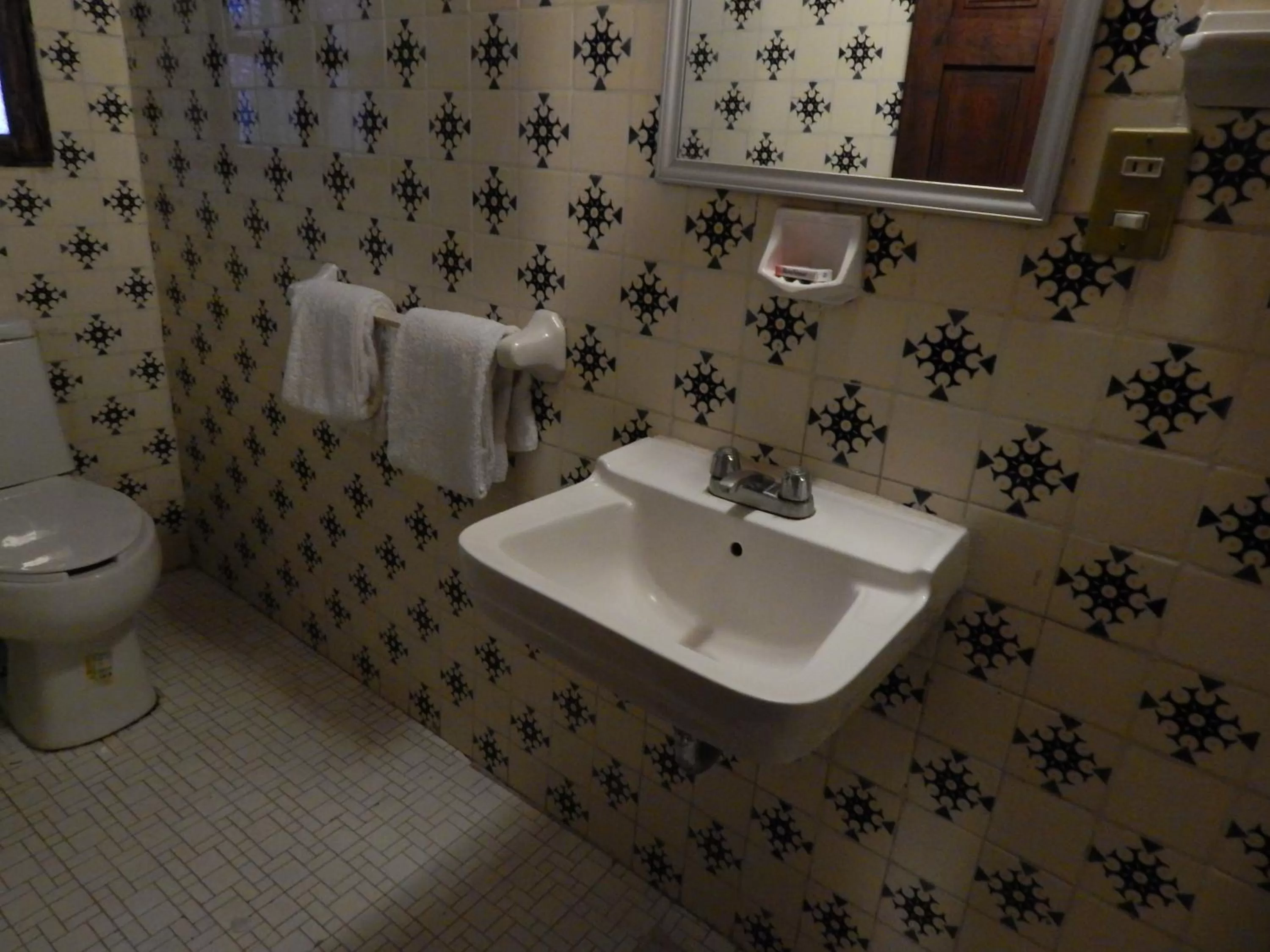 Toilet in Hotel Molino del Rey