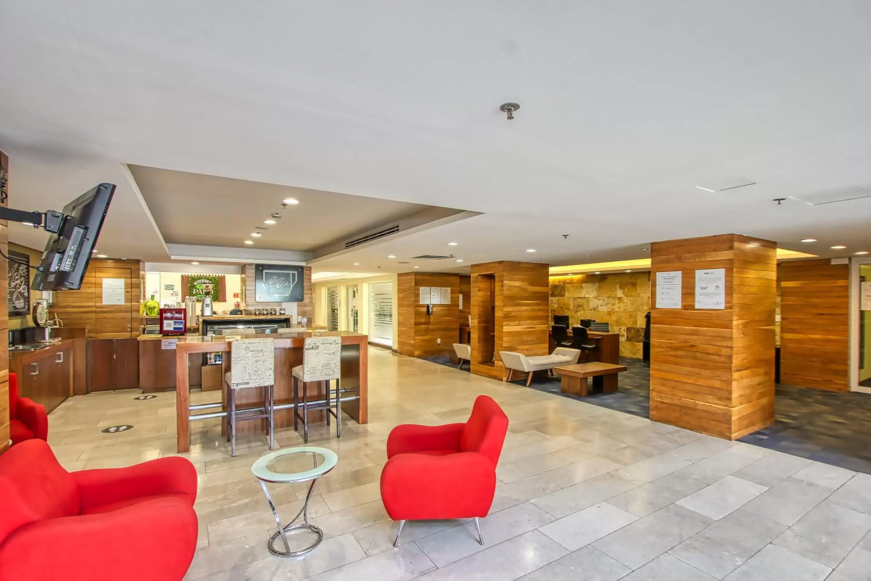 Restaurant/places to eat, Lobby/Reception in Holiday Inn Leon, an IHG Hotel