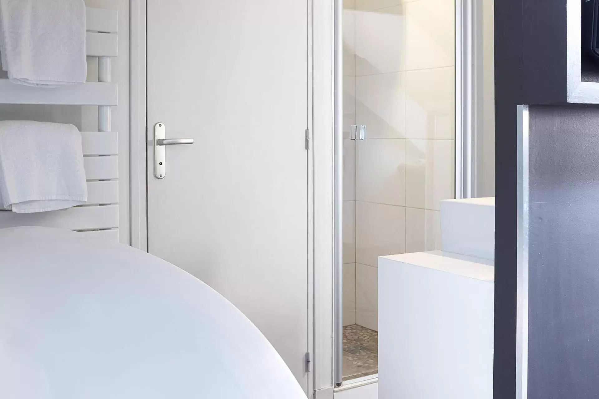 Shower, Bathroom in Best Western Le Cheval Blanc -Centre- Vieux Port