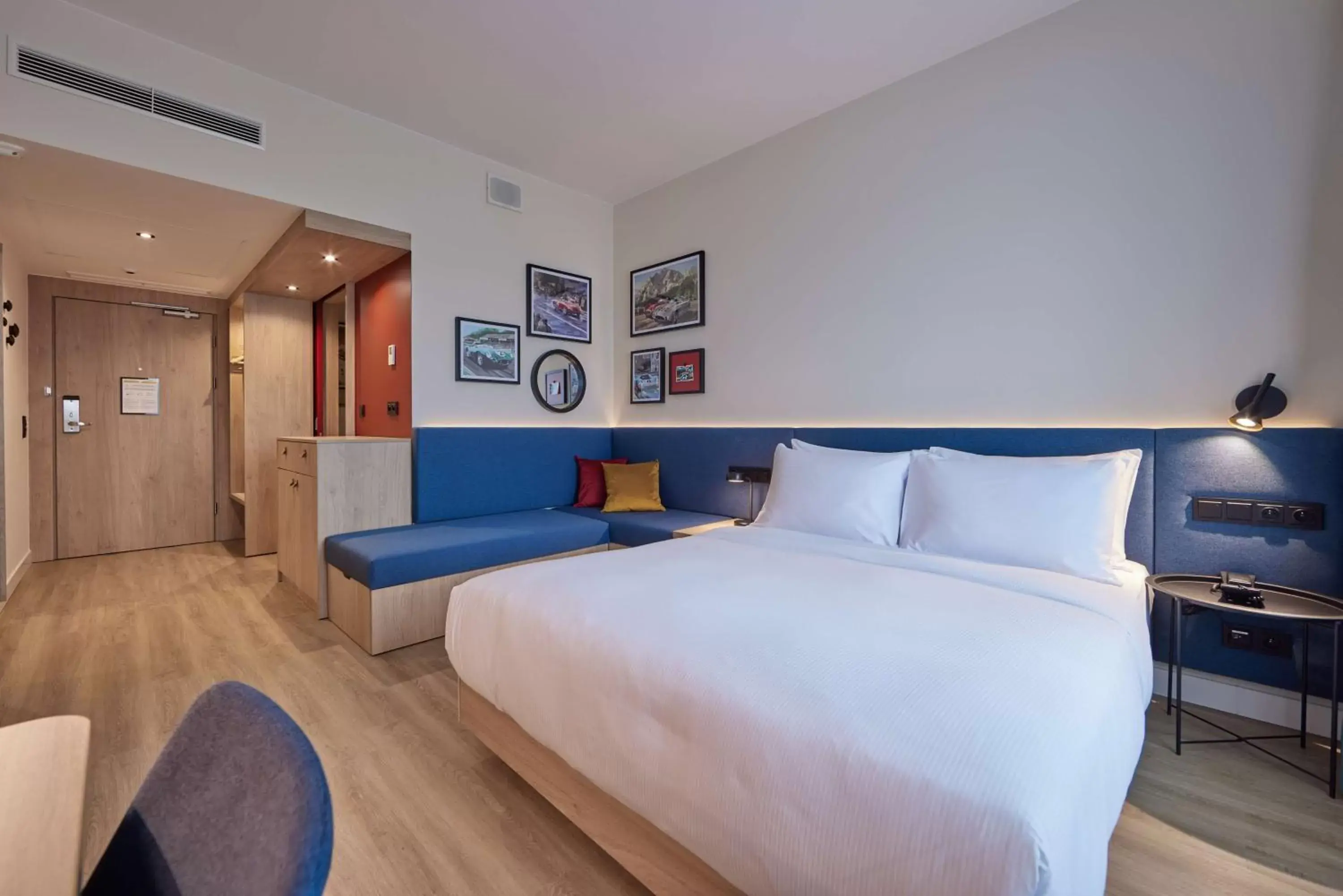 Living room, Bed in Hampton By Hilton Poznan Swarzedz Living room, Bed in Hampton By Hilton Poznan Swarzedz