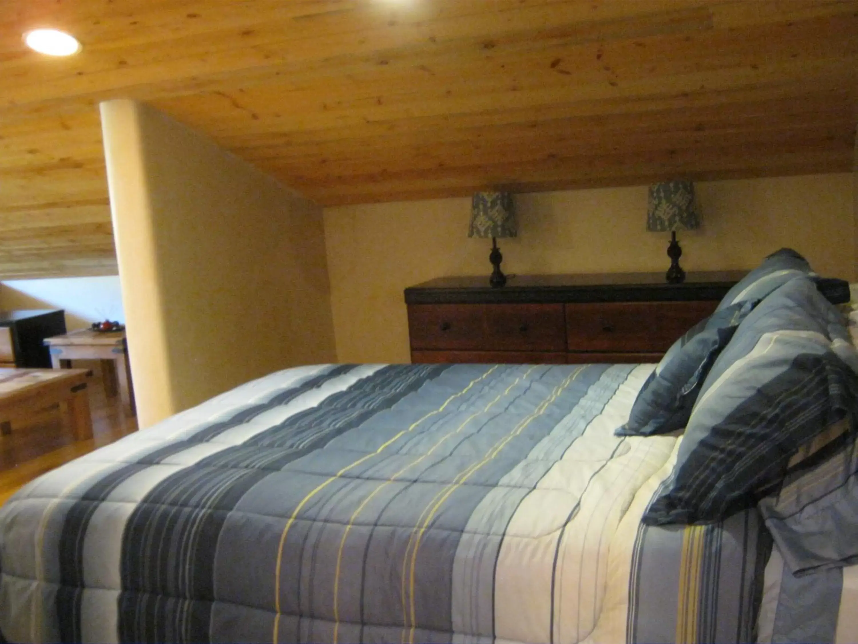 Bedroom, Room Photo in Shady Brook Inn Village/Resort