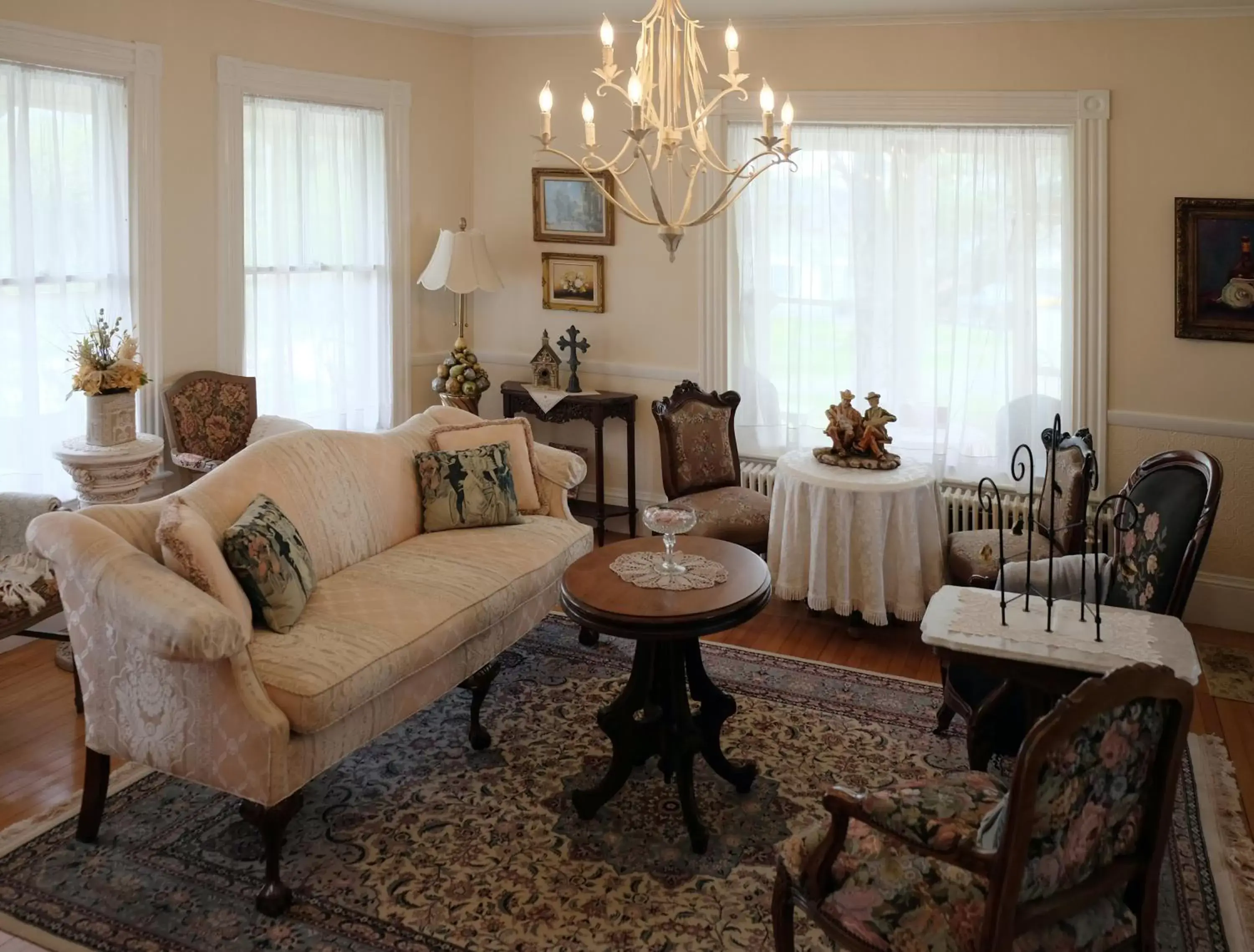 Living room, Seating Area in Guilford Bed and Breakfast