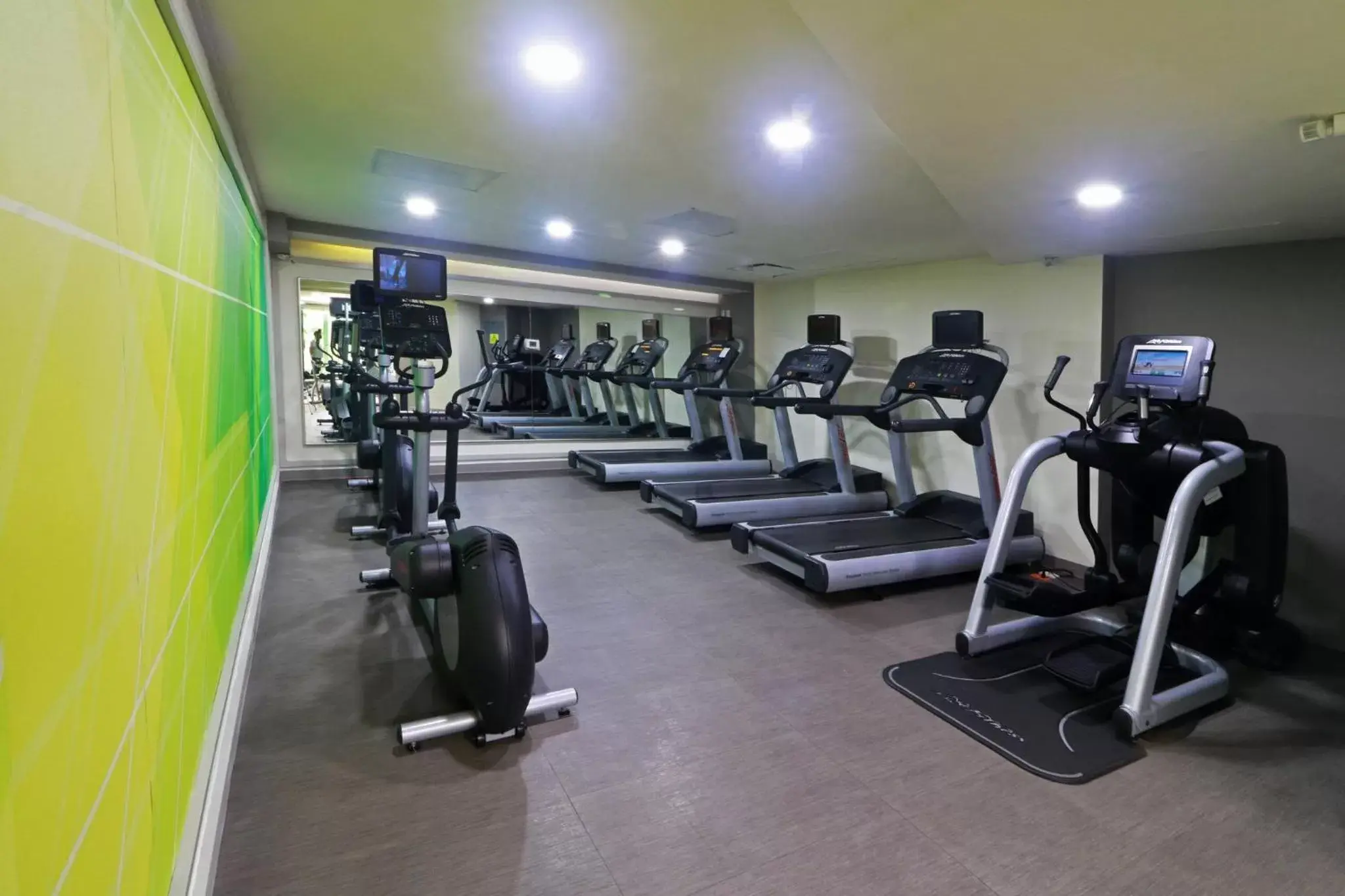 Fitness centre/facilities, Fitness Center/Facilities in Holiday Inn Tuxpan - Convention Center, an IHG Hotel