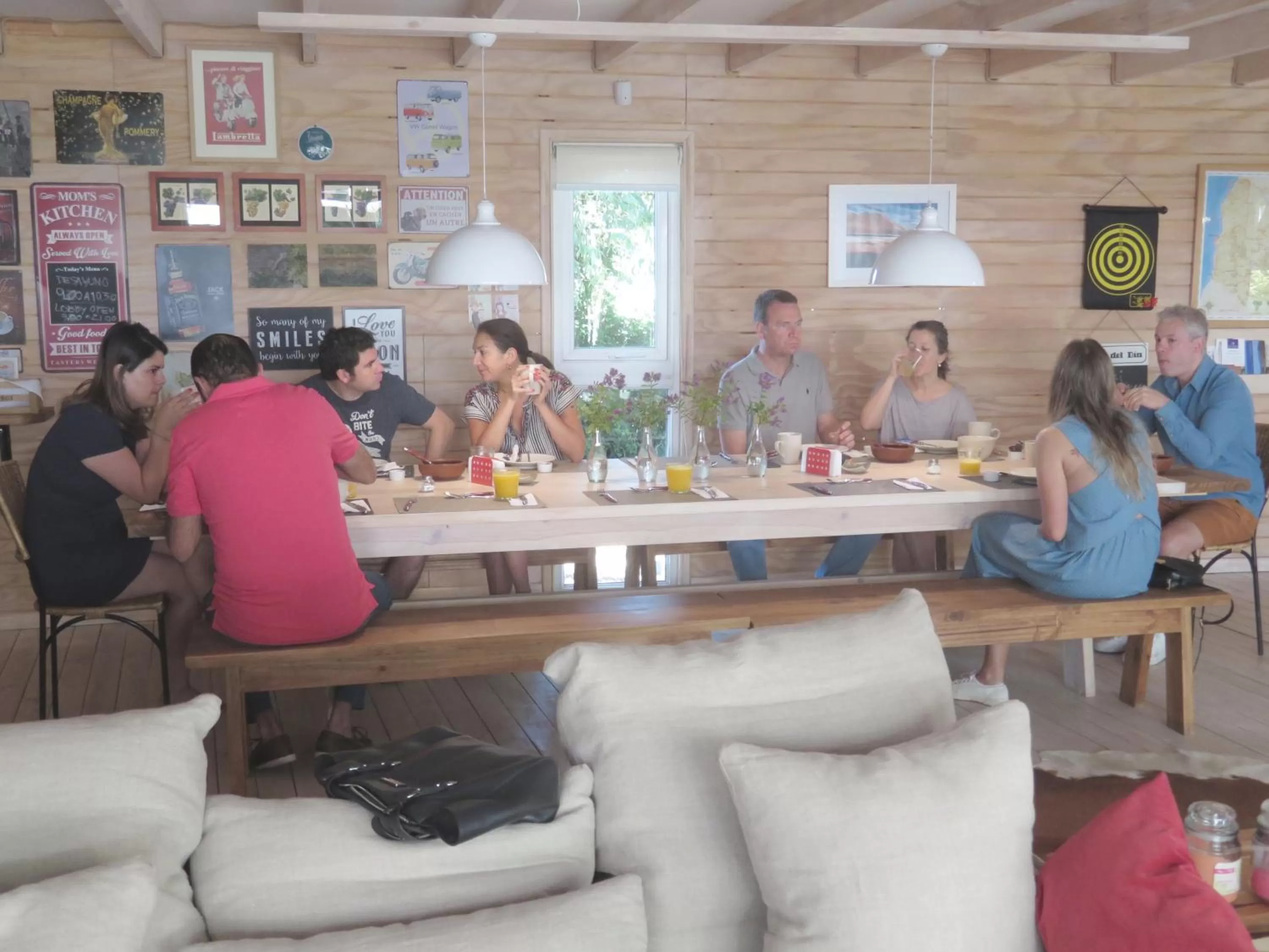 group of guests in Barrica Lodge