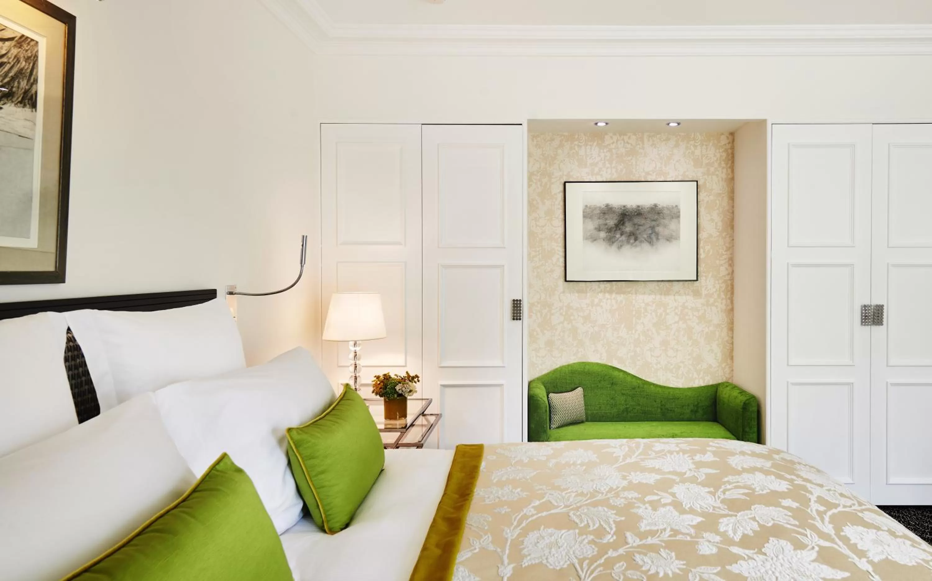 Balcony/Terrace, Bed in Le Burgundy Paris