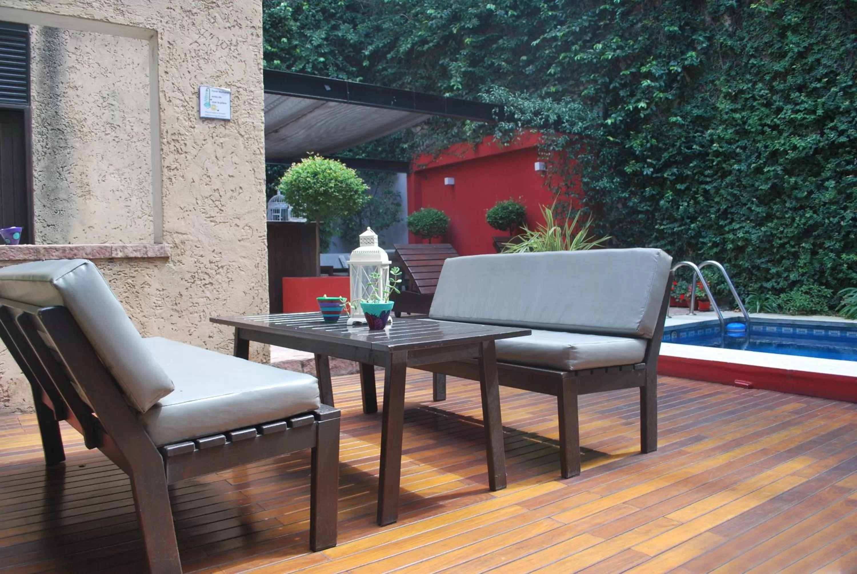 Swimming pool in Ribera Sur Hotel