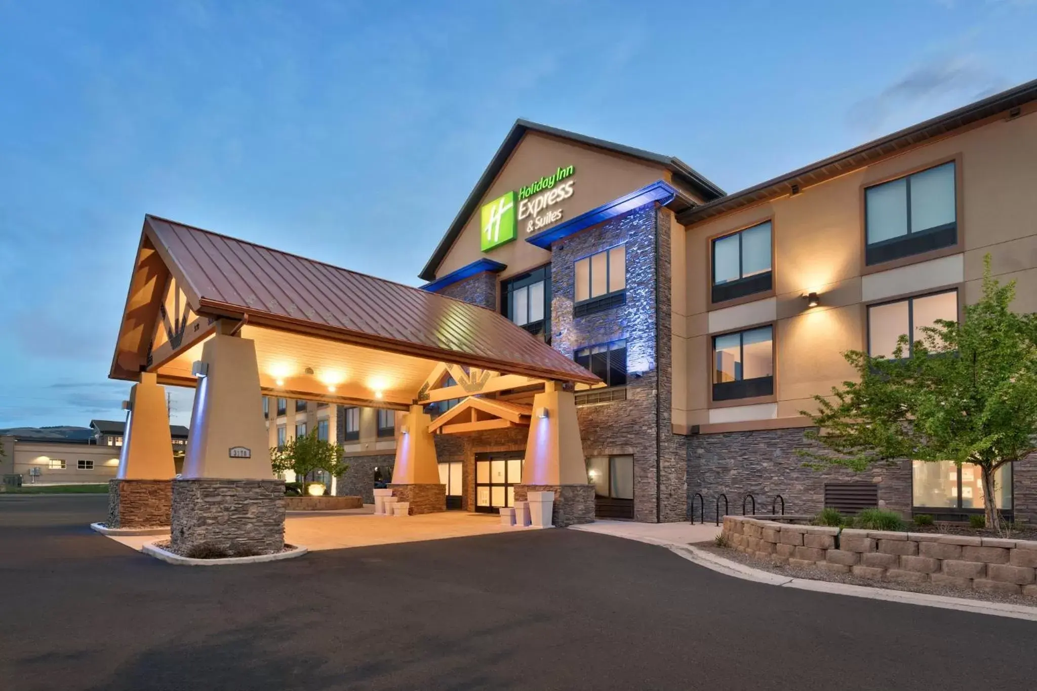 Property Building in Holiday Inn Express and Suites Helena, an IHG Hotel