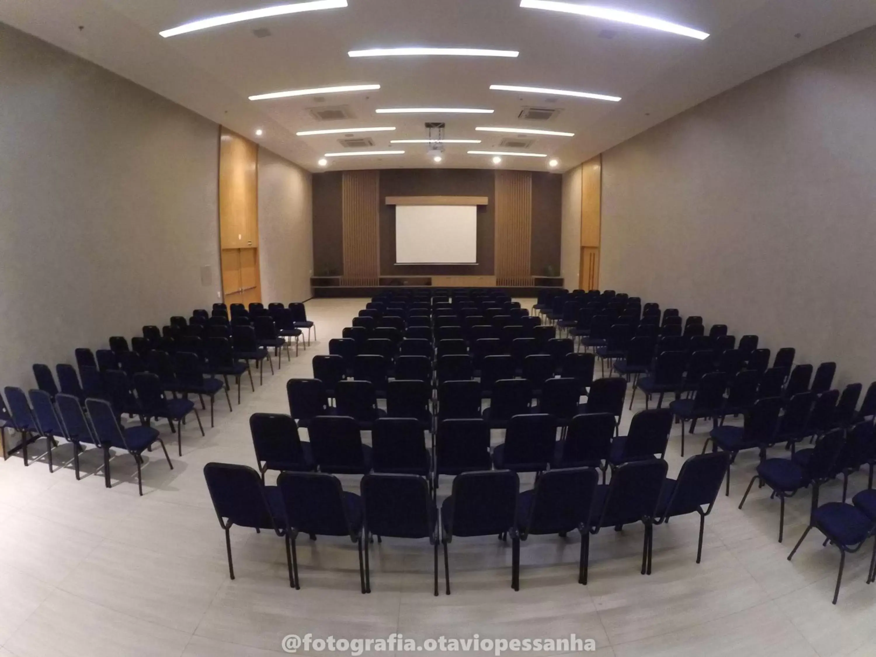 Meeting/conference room in Promenade Soho Campos dos Goytacazes