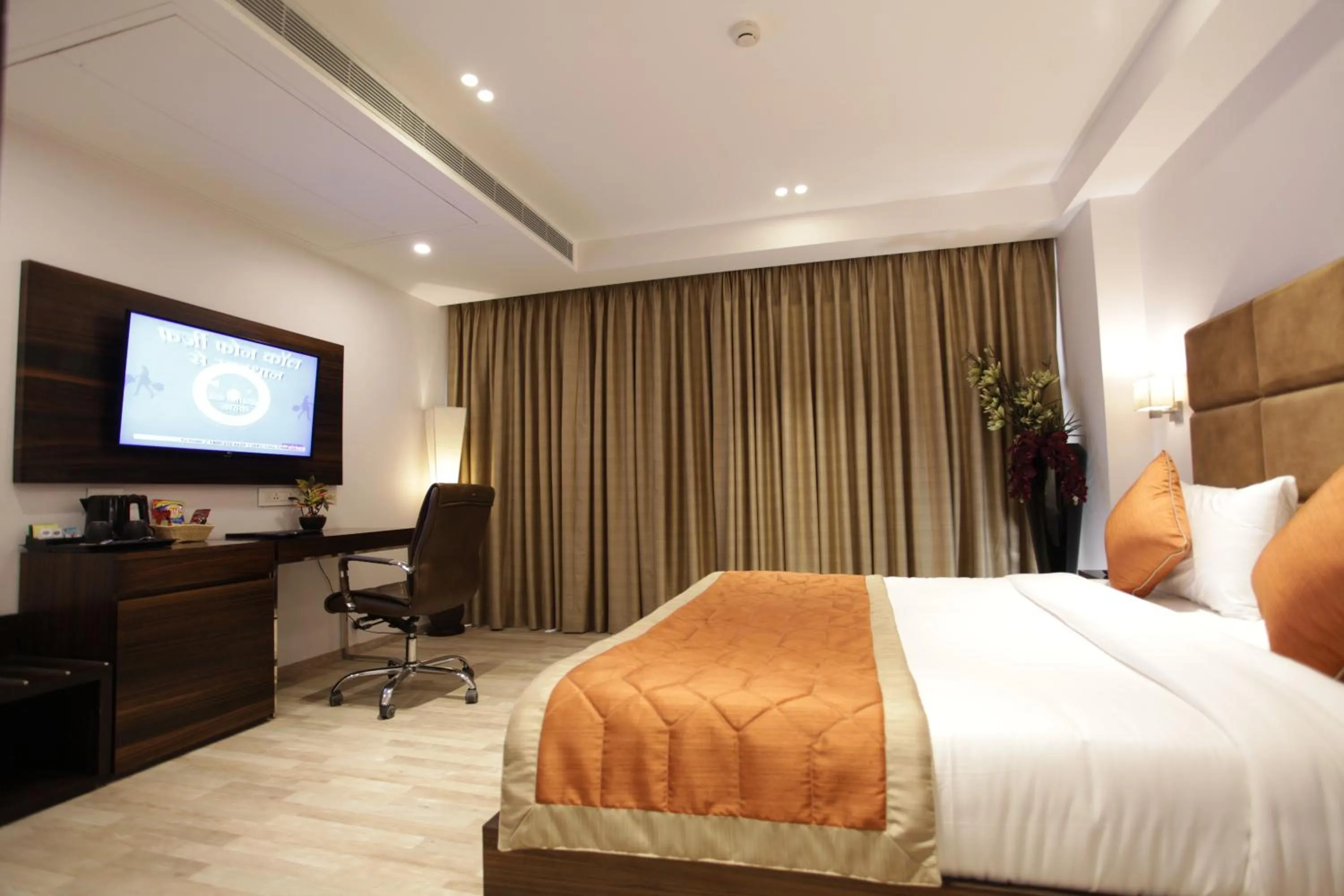 Photo of the whole room, Bed in Kaisons Inn (Near Apollo Hospital)