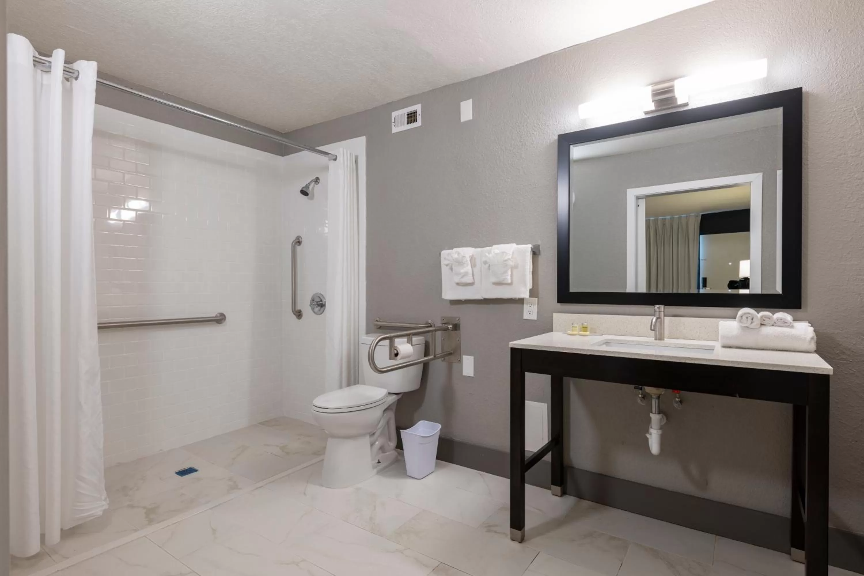 Bathroom in Hotel Monreale Express International Drive Orlando