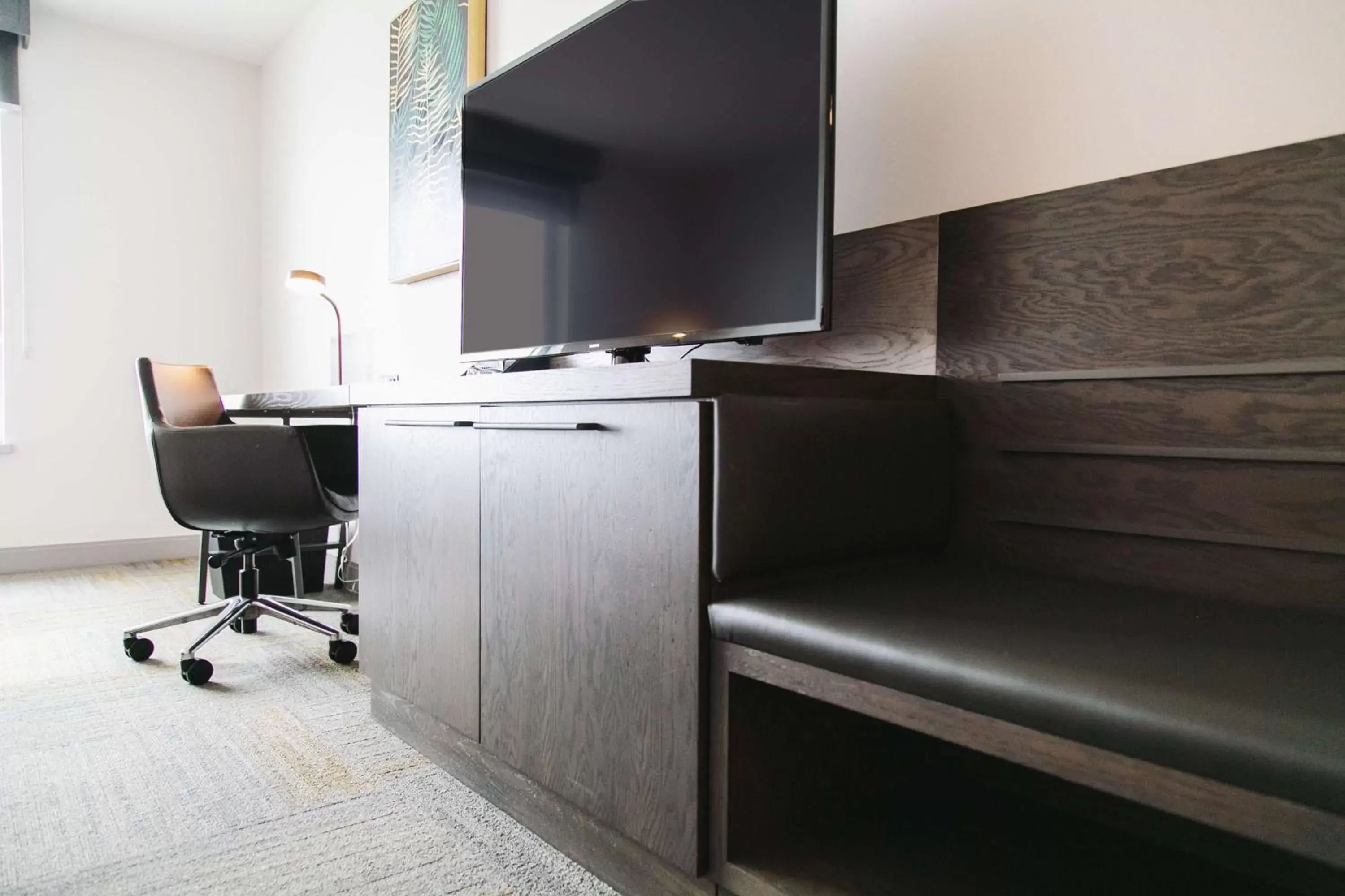 Bedroom, TV/Entertainment Center in Hilton Garden Inn Fredericton