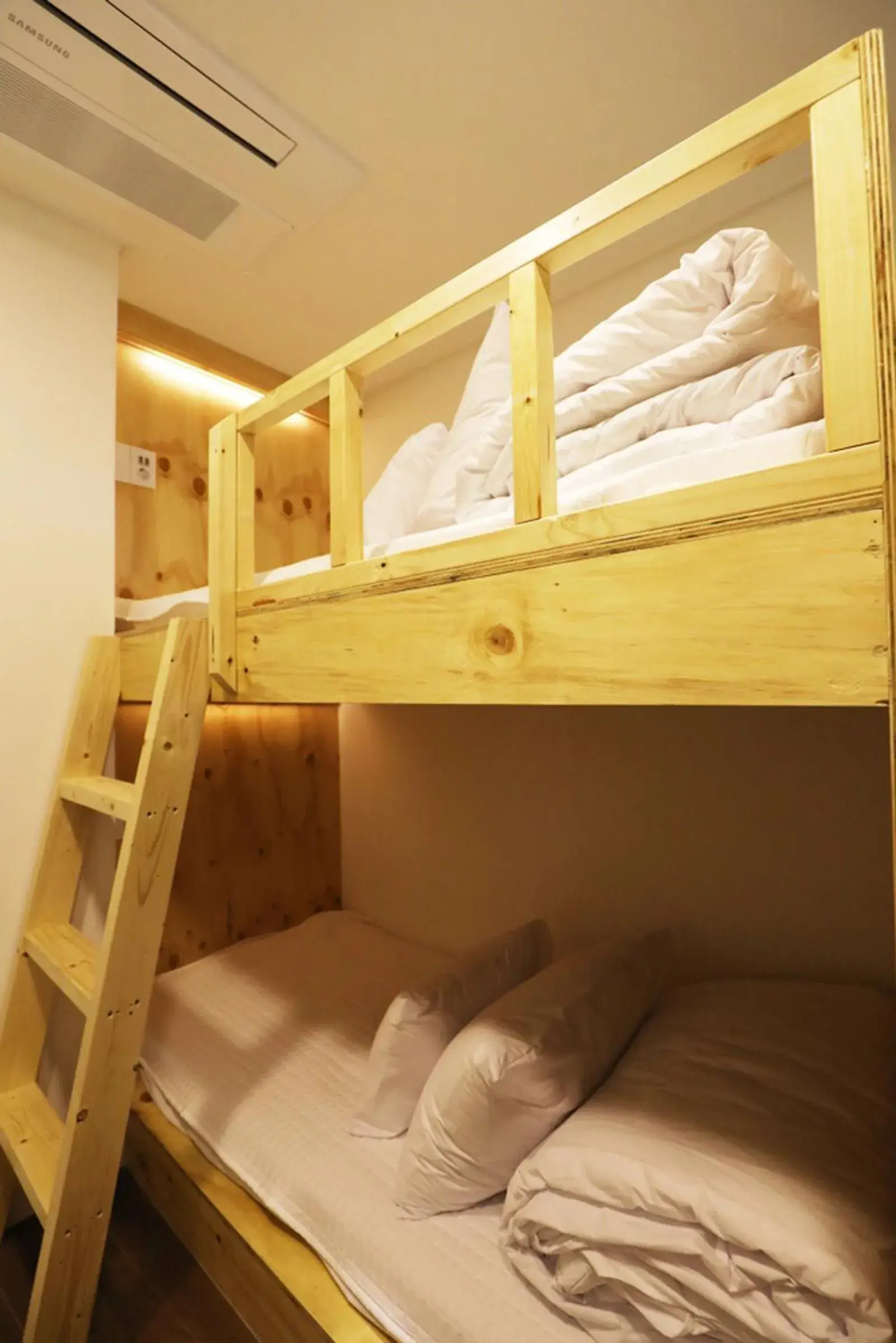 Twin Room with Bunk Bed in STEP INN Myeongdong 1