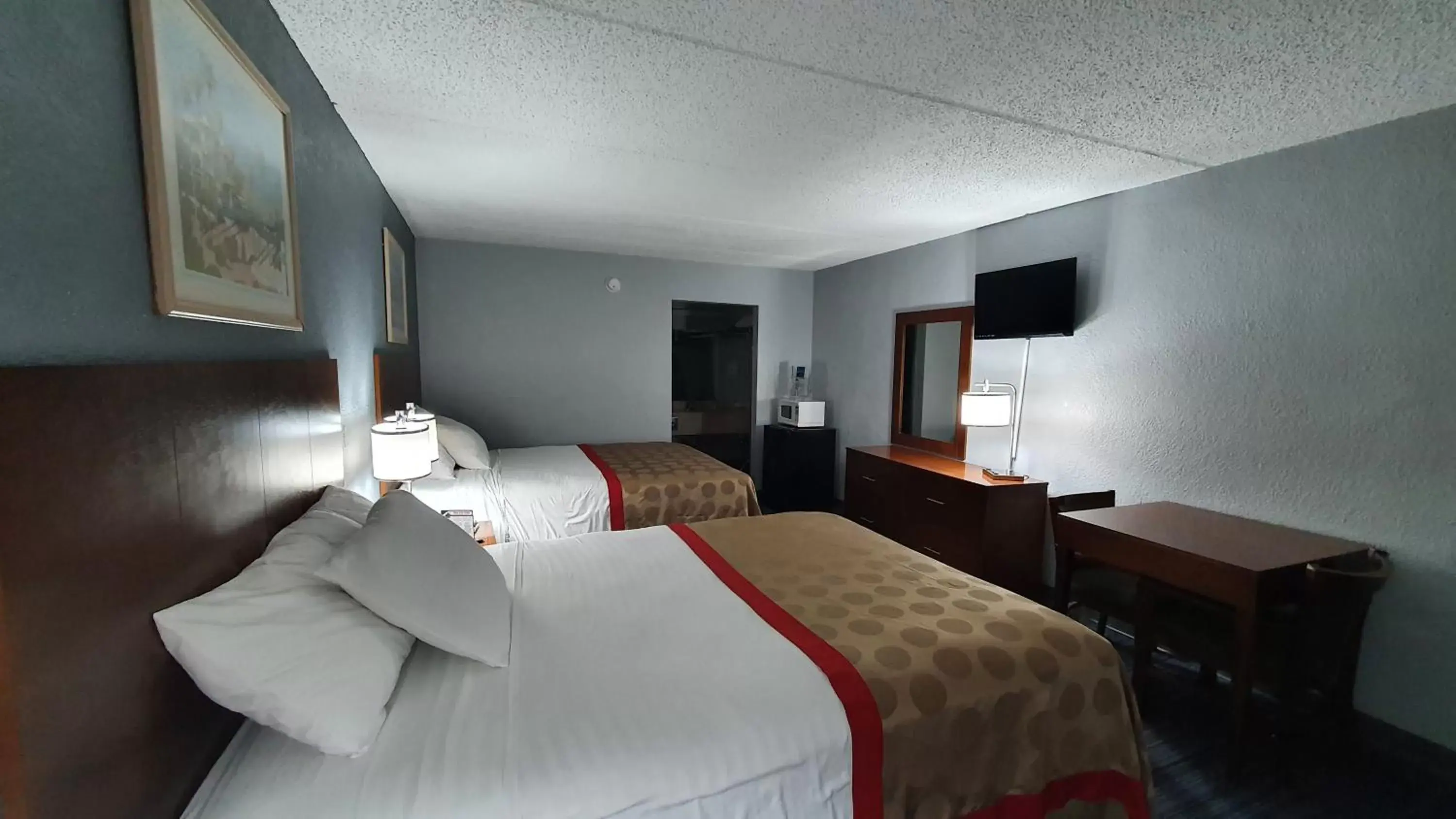 Photo of the whole room, Bed in South Padre Island Inn
