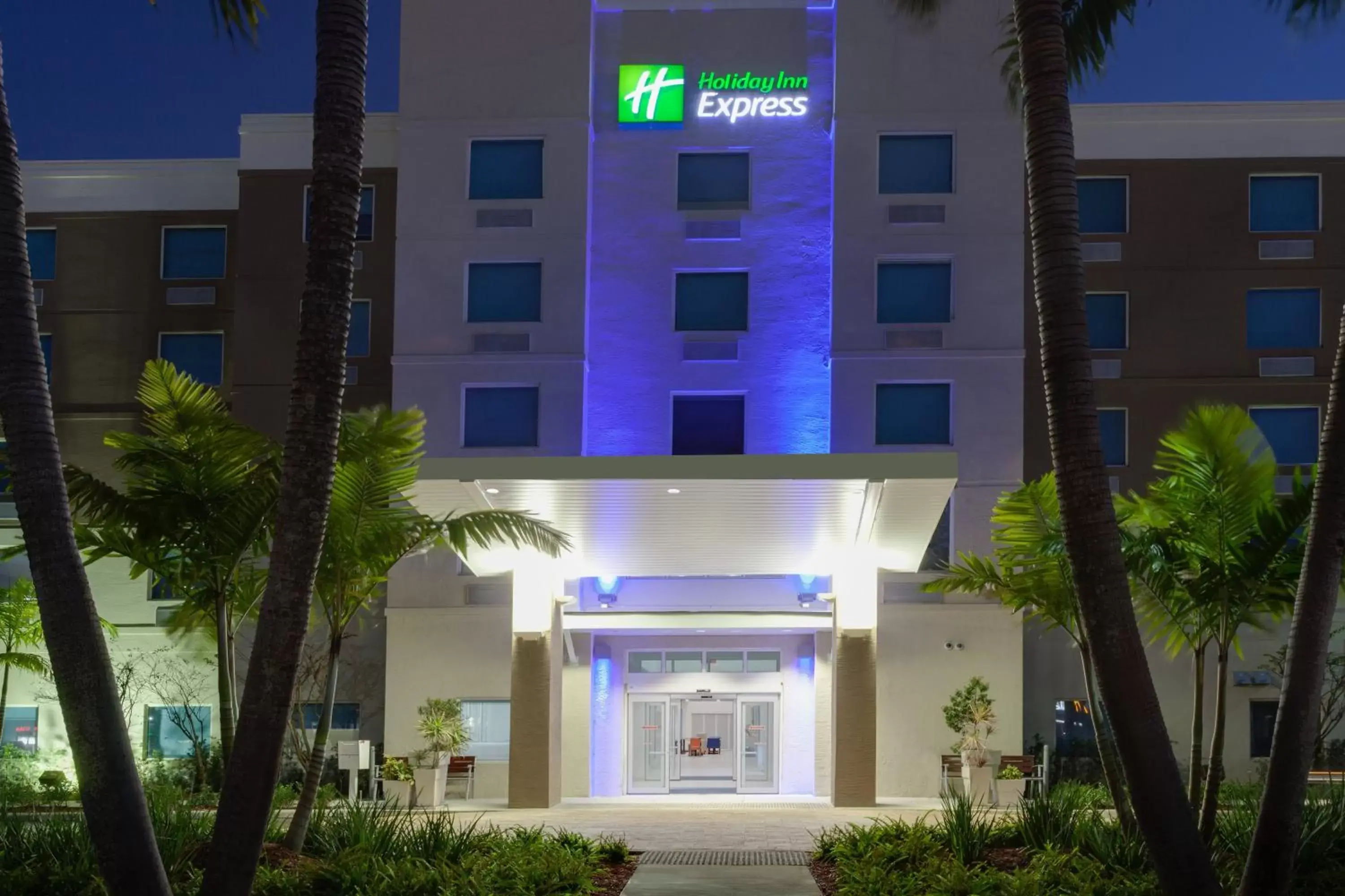 Property Building in Holiday Inn Express Hotel & Suites Fort Lauderdale Airport/Cruise Port, an IHG Hotel