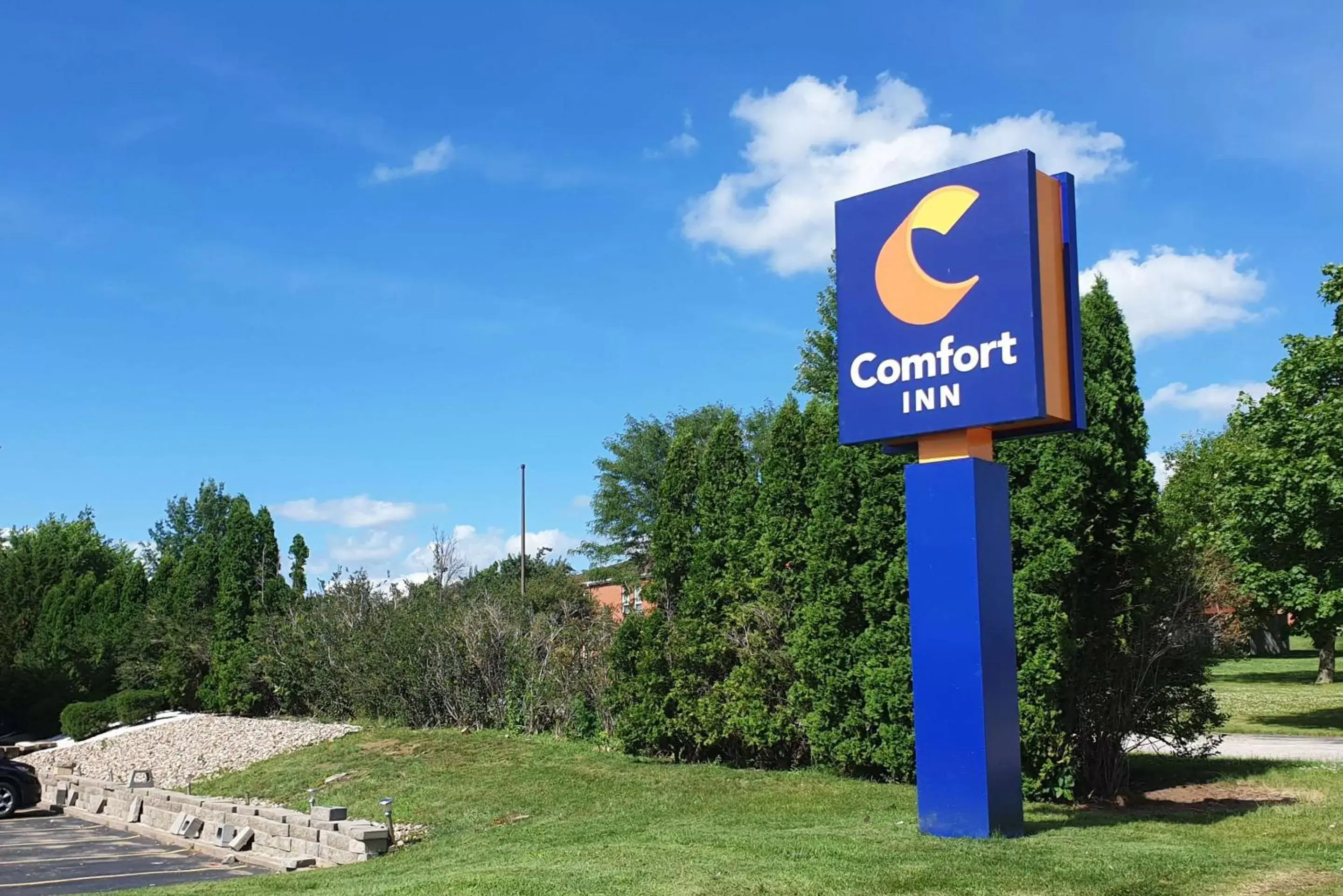 Property building in Comfort Inn Muscatine near Hwy 61