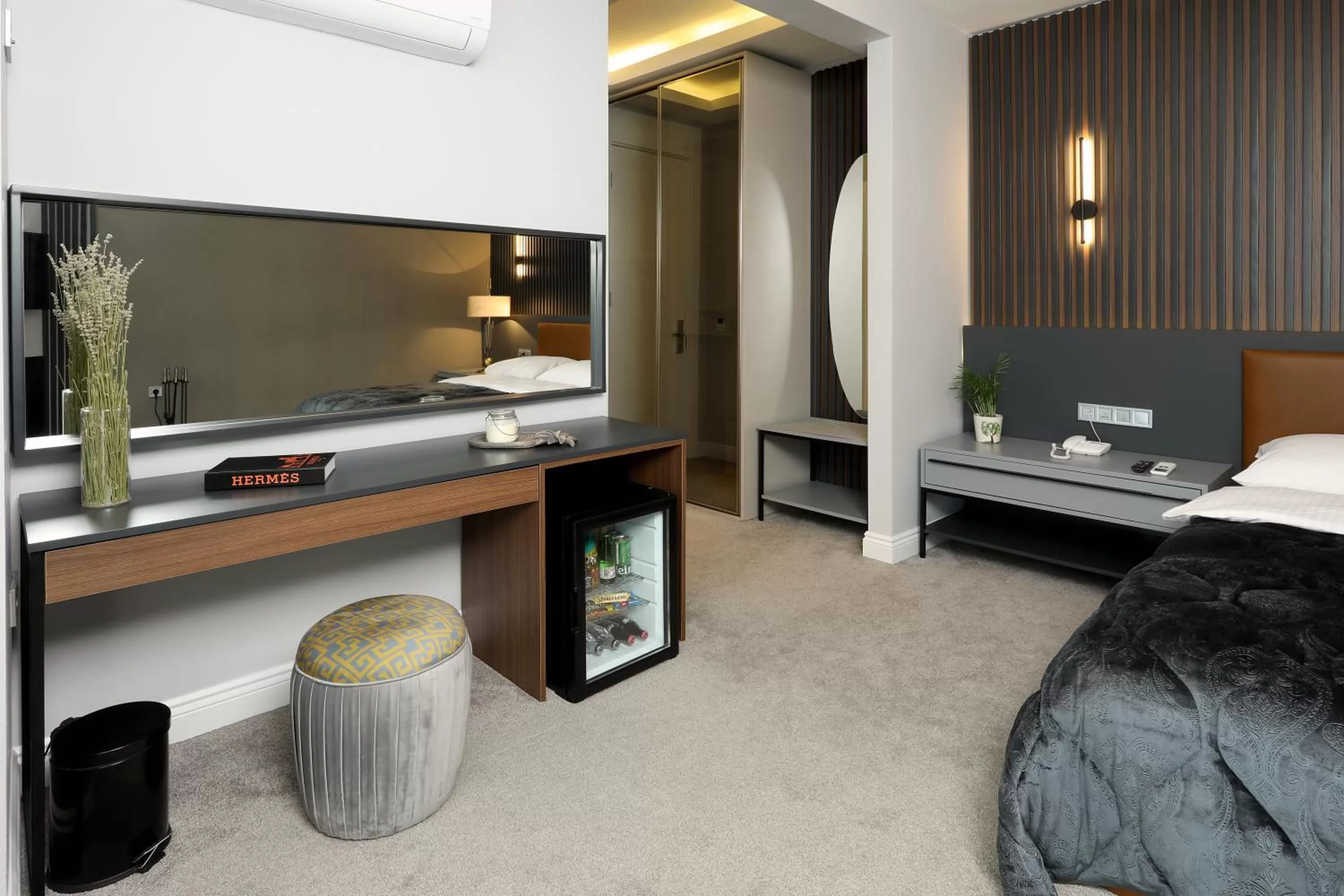 Seating area, Kitchen/Kitchenette in Didi Butik Hotel