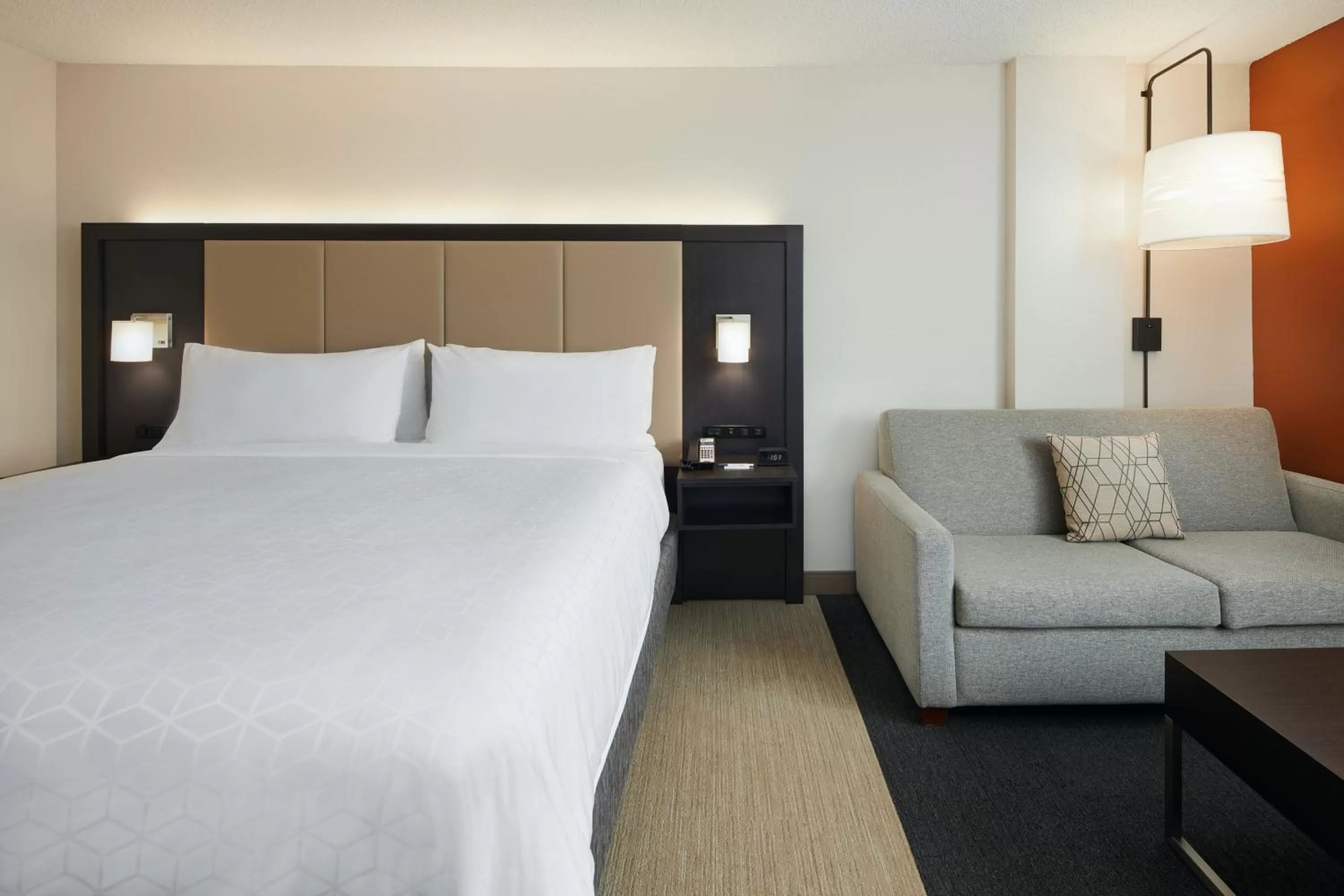 Photo of the whole room, Bed in Holiday Inn Express Richmond - Midtown by IHG