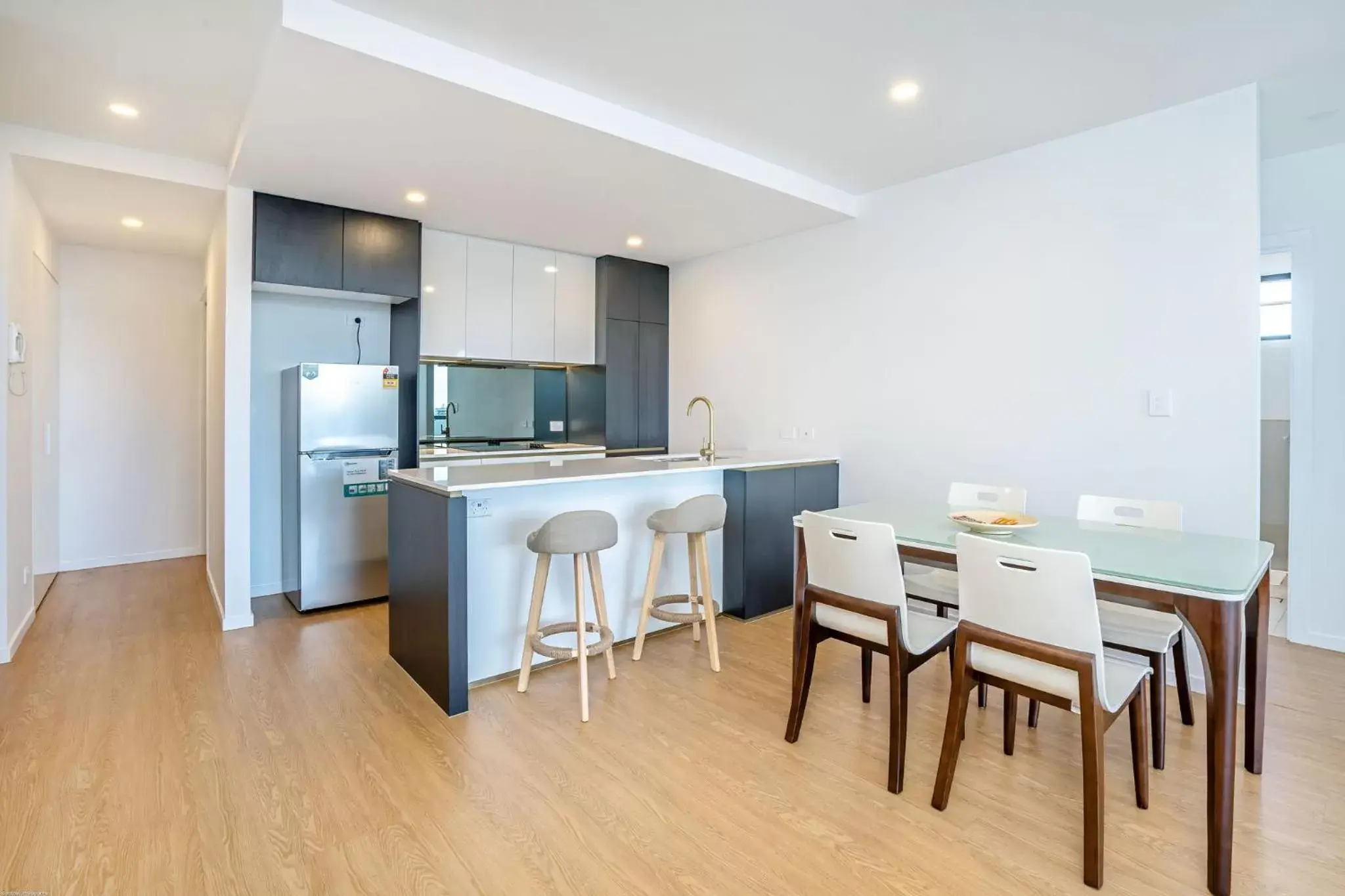 Living room, Kitchen/Kitchenette in Peninsular Gold Coast