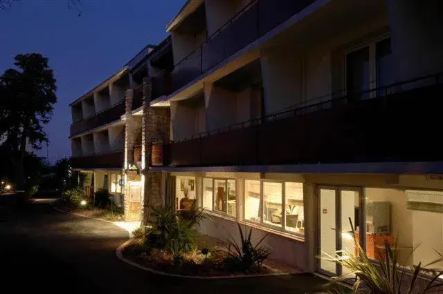 Facade/entrance, Property Building in Hotel SPA Plage St Jean